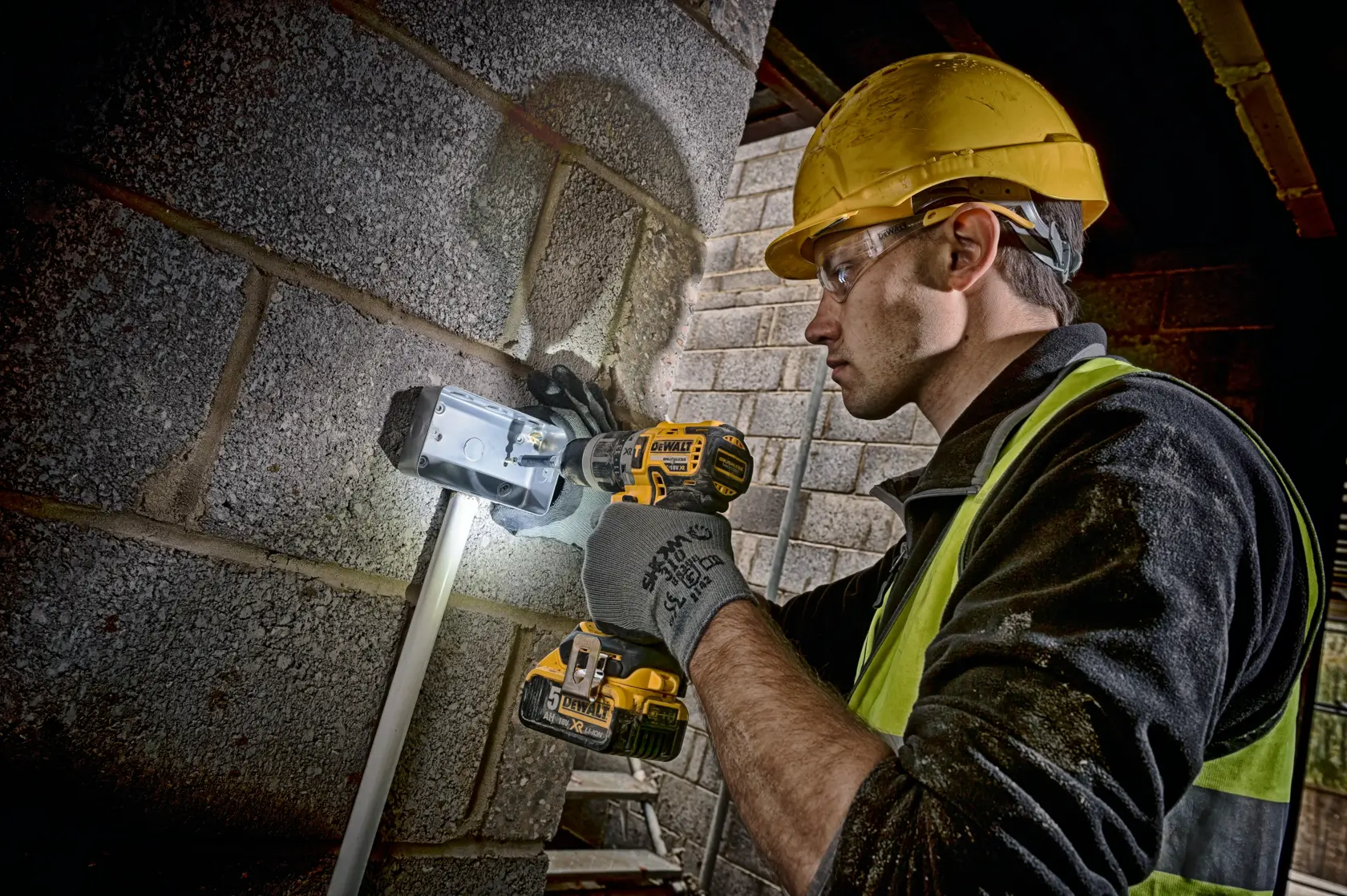 18V XR® Brushless Hammer Drill Driver - 2 X 5Ah Batteries