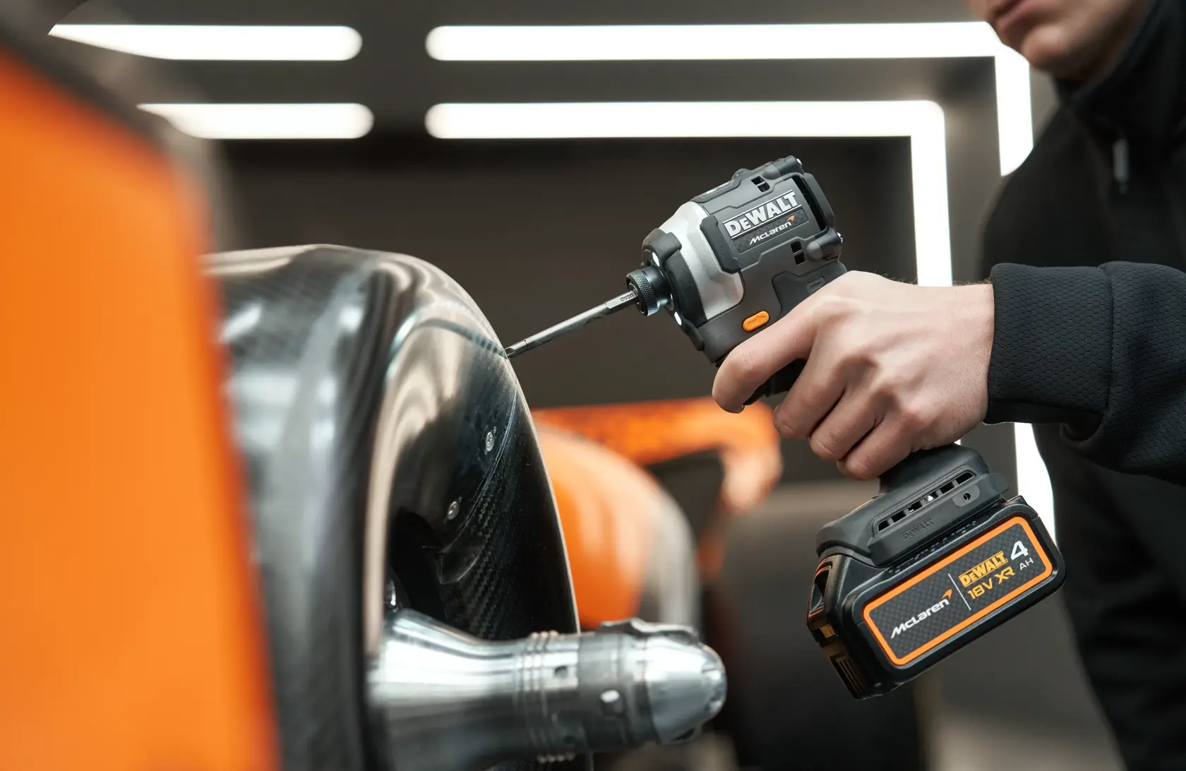 x McLaren F1 Team 18V XR® Brushless Impact Driver - 1 x 4AH