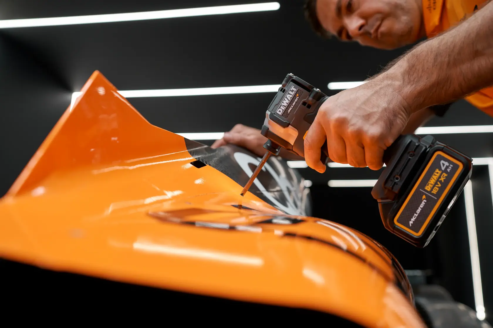 x McLaren F1 Team 18V XR® Brushless Impact Driver - 1 x 4AH