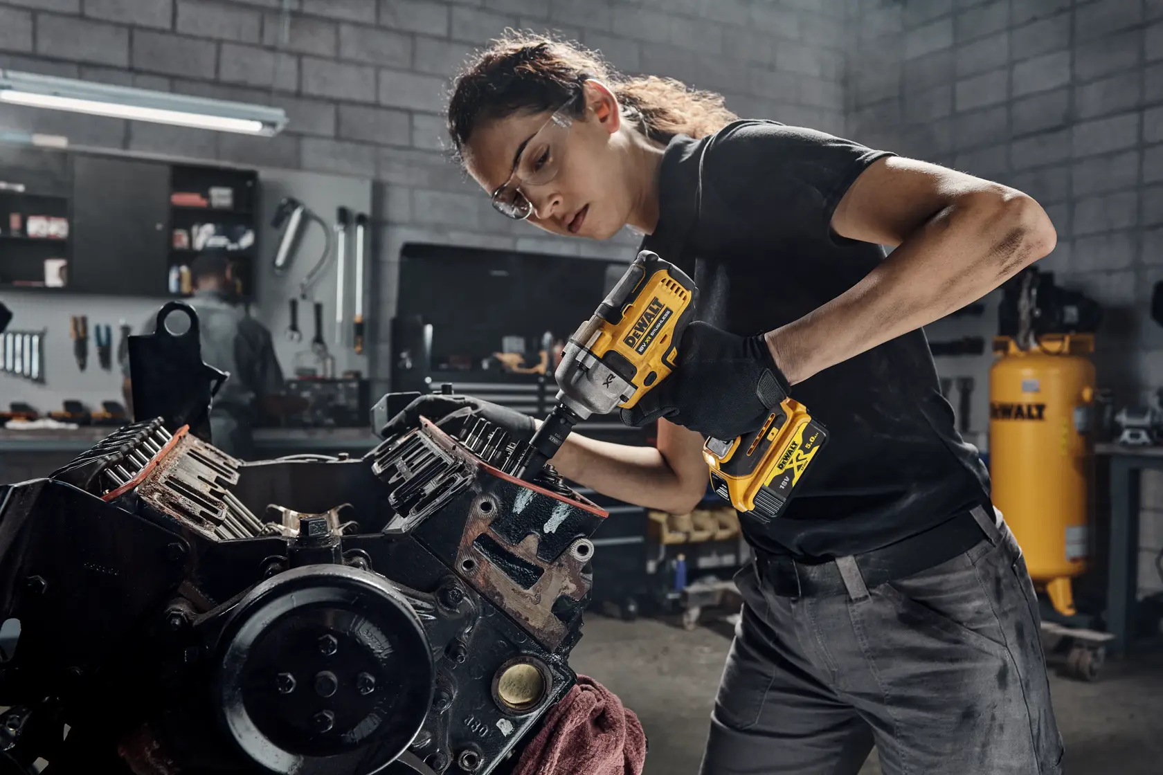 18V XR® Brushless 1/2" Detent Pin Mid Torque Impact Wrench - Bare Unit