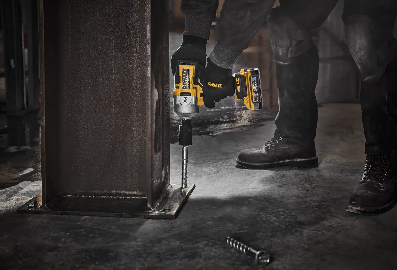 18V XR® Brushless 1/2" Hog Ring Premium High Torque Impact Wrench - 2 X 5Ah POWERSTACK™ Battery