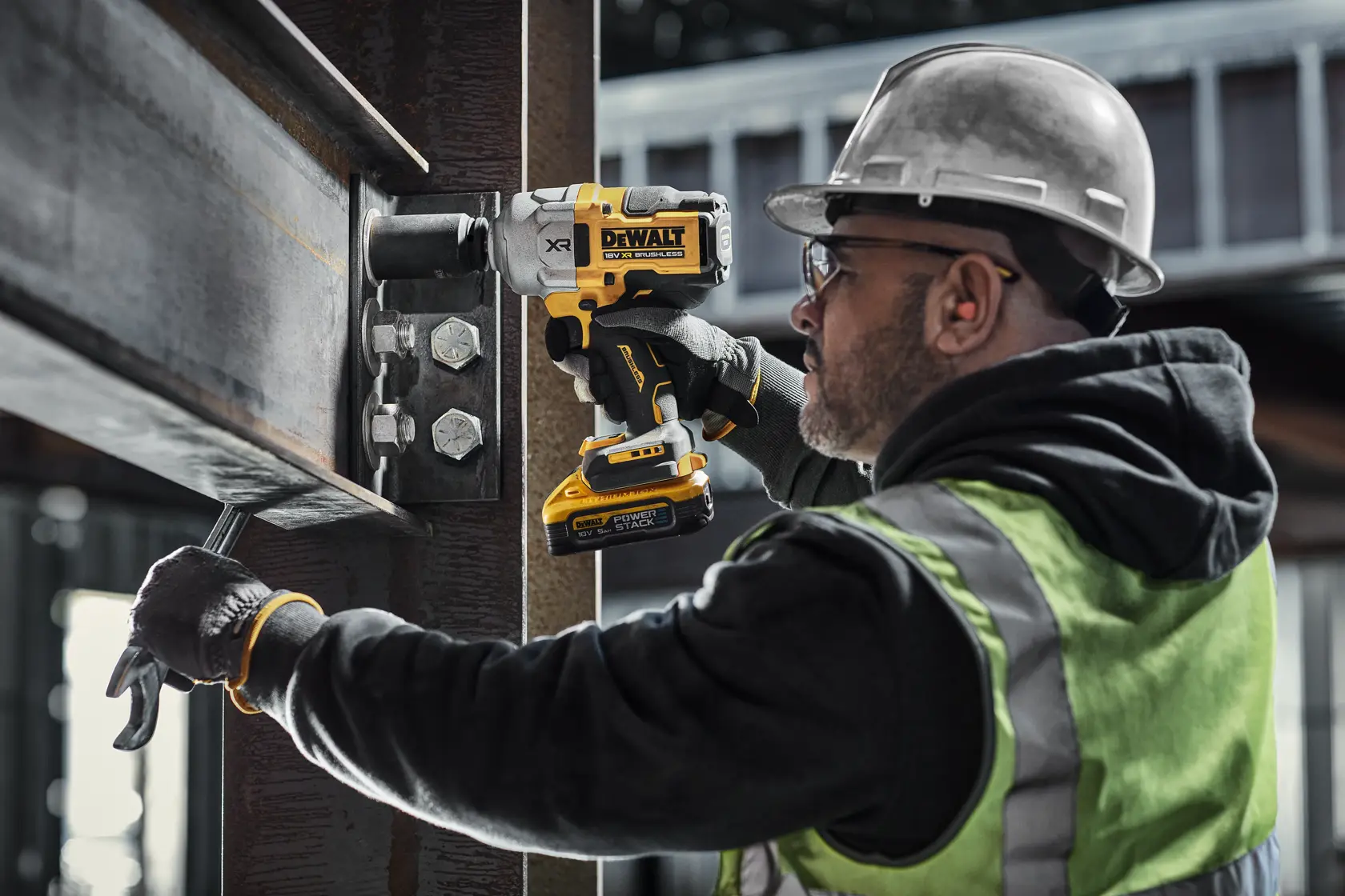 18V XR® Brushless 1/2" Hog Ring Premium High Torque Impact Wrench - 2 X 5Ah POWERSTACK™ Battery