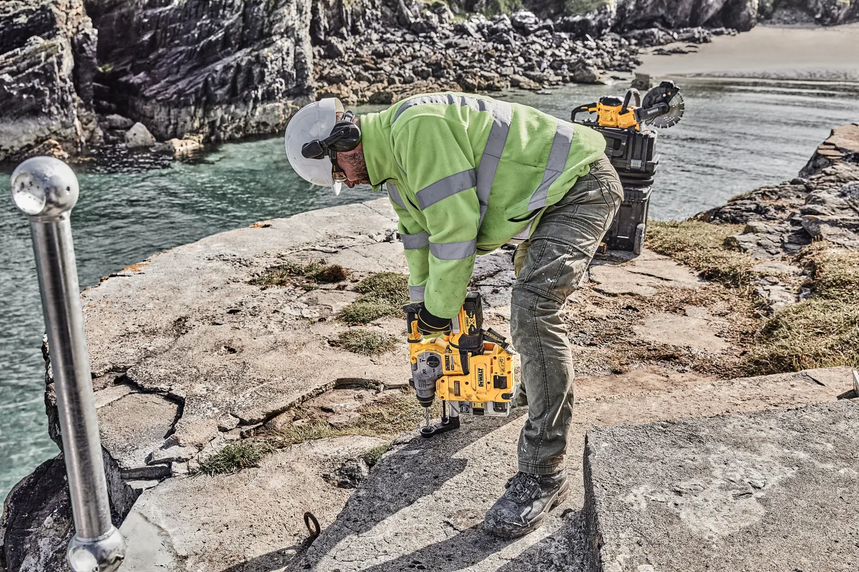 18V XR® Brushless 26mm SDS Plus Hammer Drill - 2 X 5Ah
