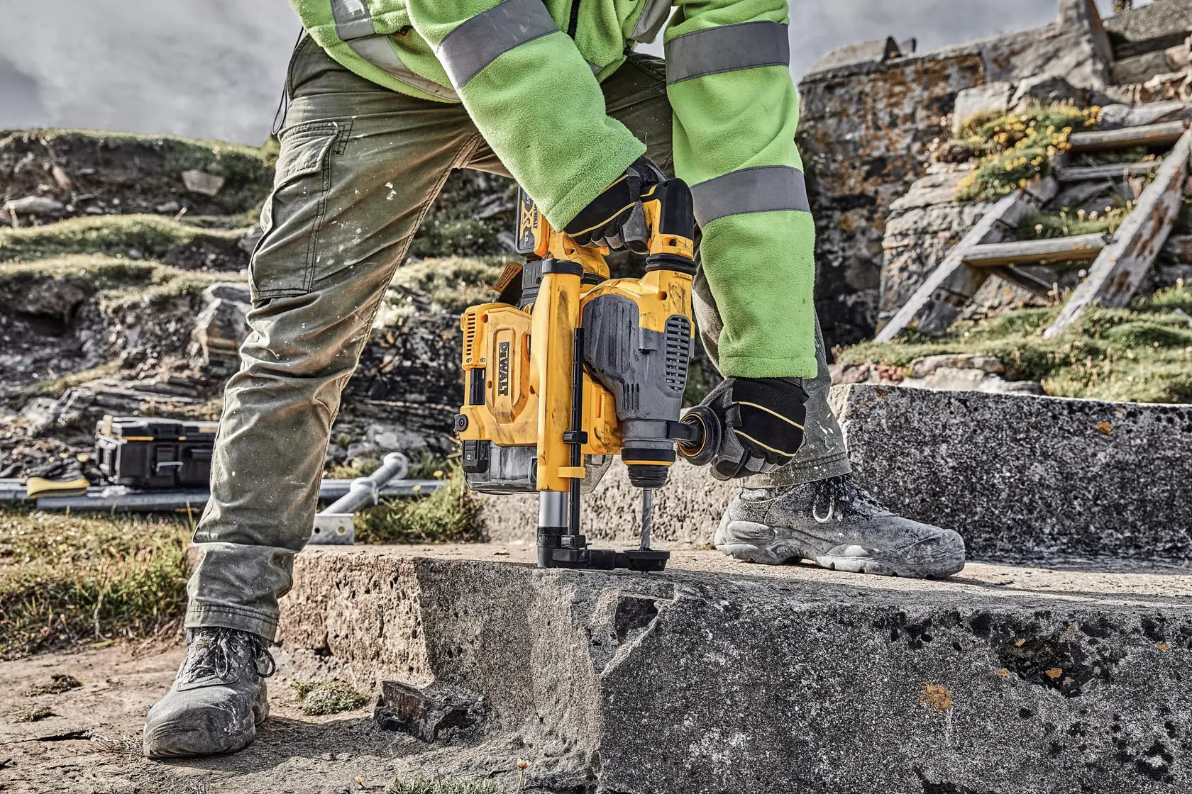 18V XR® Brushless 26mm SDS Plus Hammer Drill - 2 X 5Ah