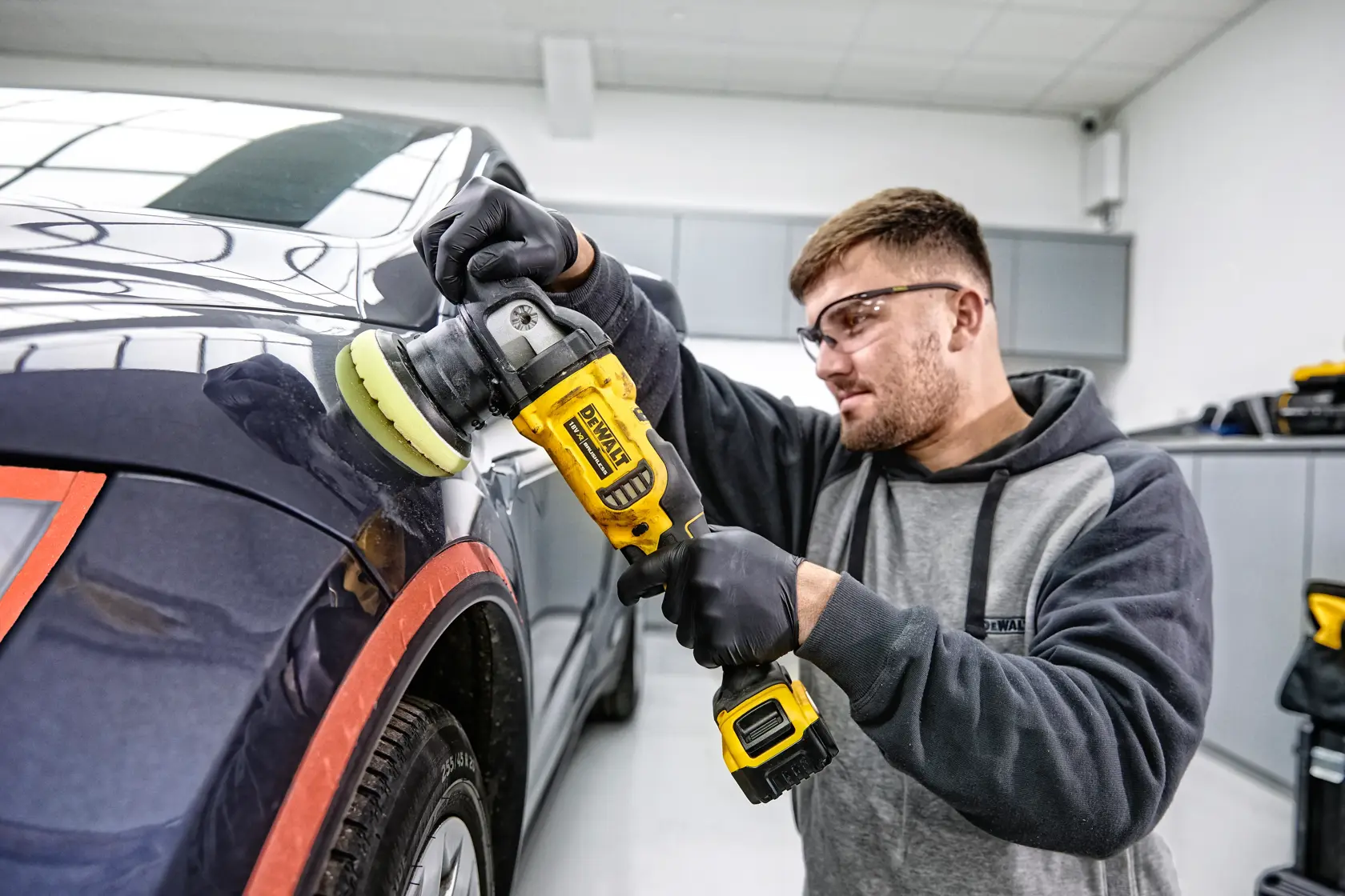 18V XR® Brushless 125mm Dual Action Polisher - 2 x 5Ah