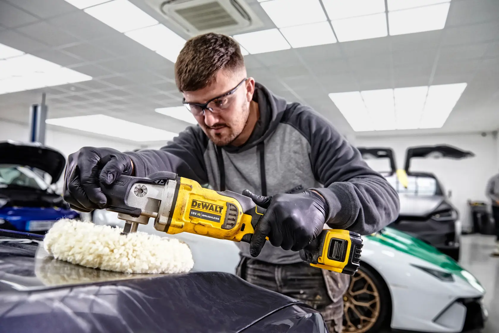 18V XR® Brushless 125mm Rotary Polisher - 2 x 5Ah