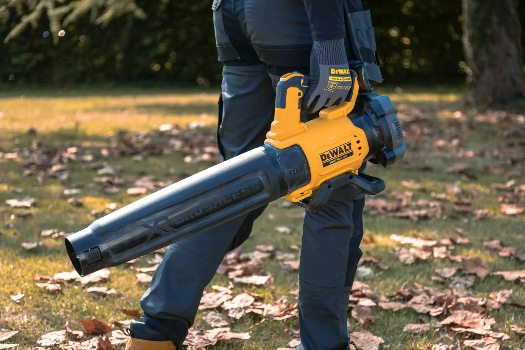 18V XR® Brushless Blower - 1 x 5Ah
