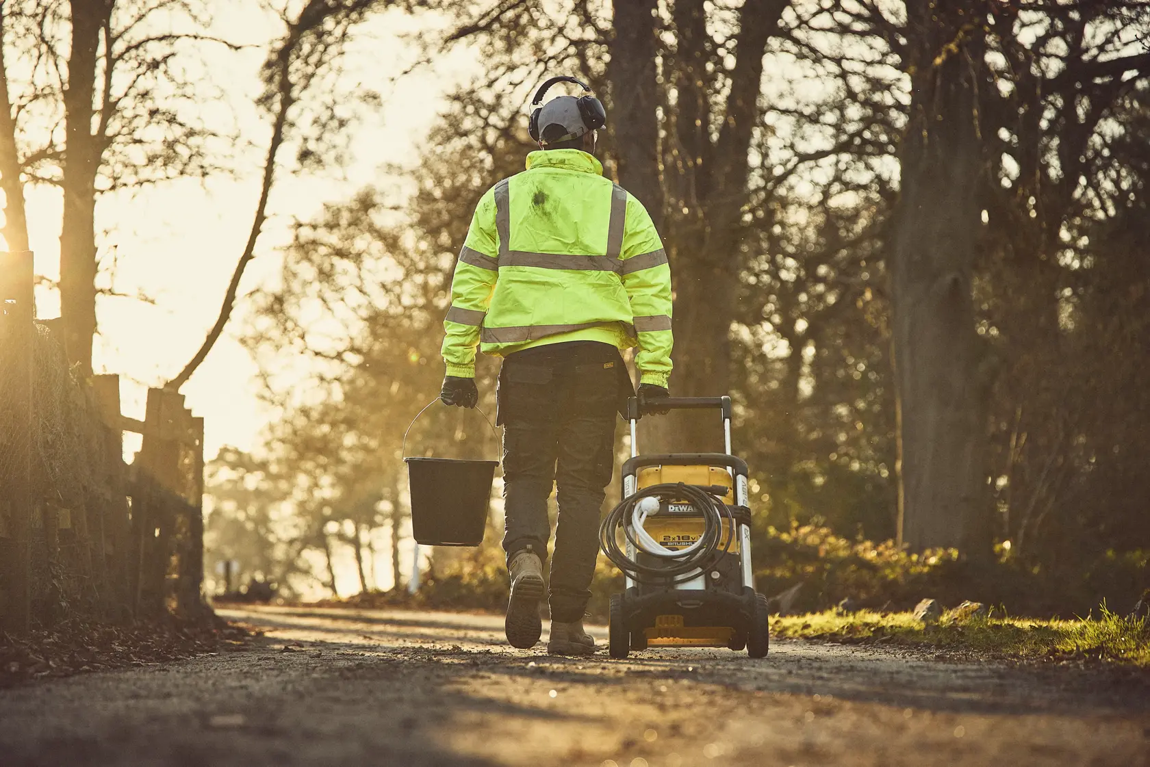 2 x 18V XR® Brushless Pressure Washer Powered By Two Batteries