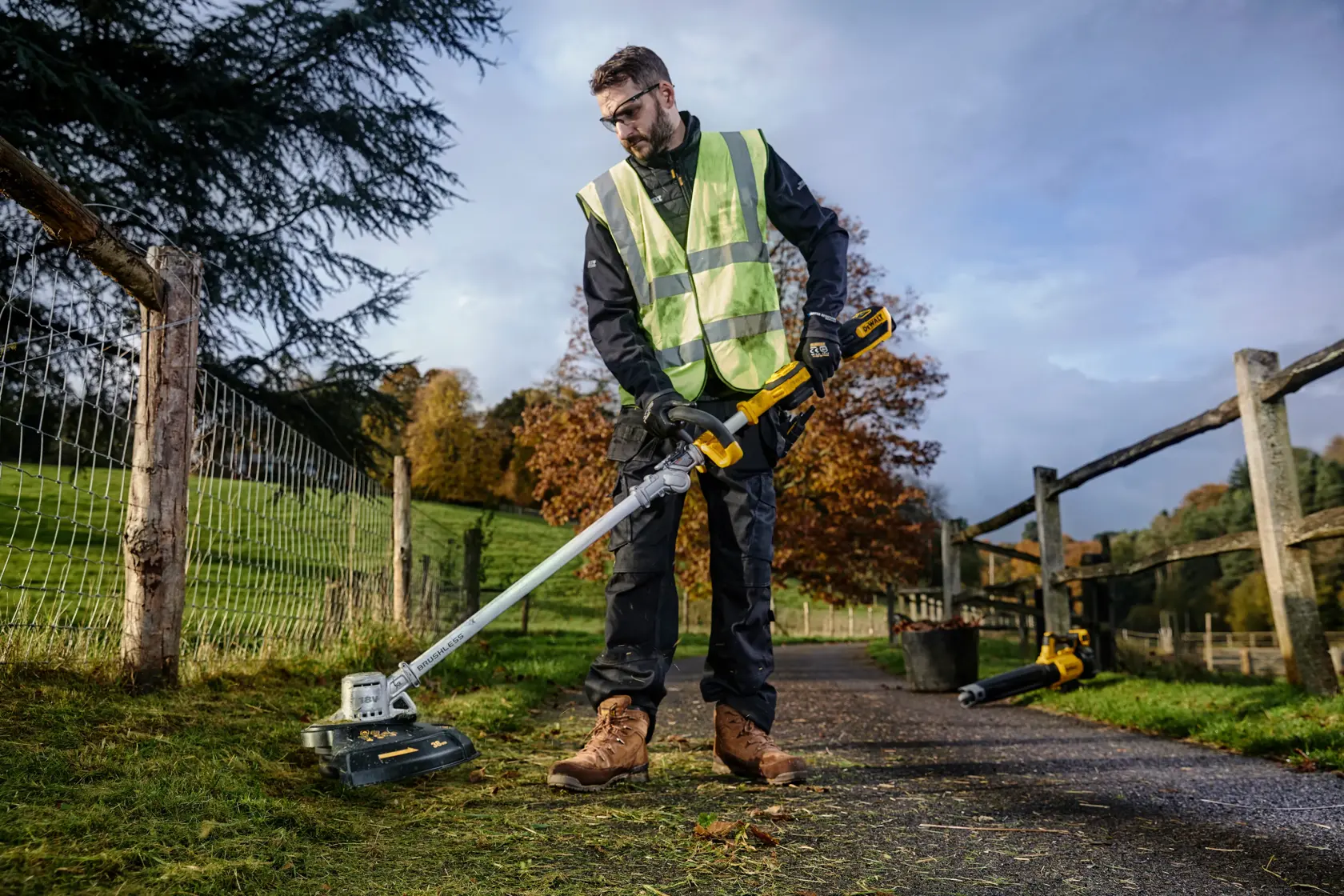 18V XR® Brushless String Trimmer With Folding Shaft - Tool Only