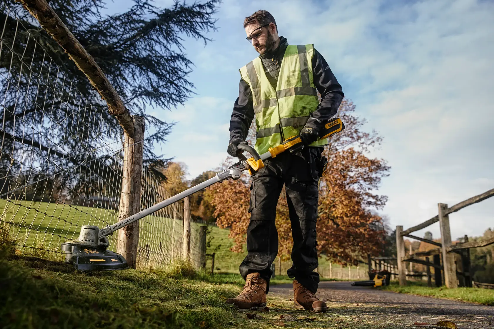 18V XR® Brushless String Trimmer With Folding Shaft - Tool Only