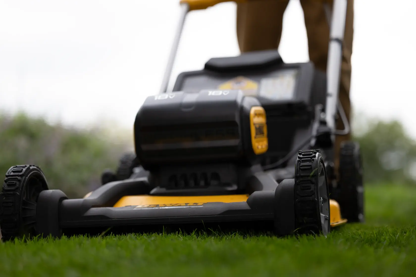 2 x 18V XR® 53cm Self-propelled Lawn Mower Powered By Two Batteries - Bare Tool Only