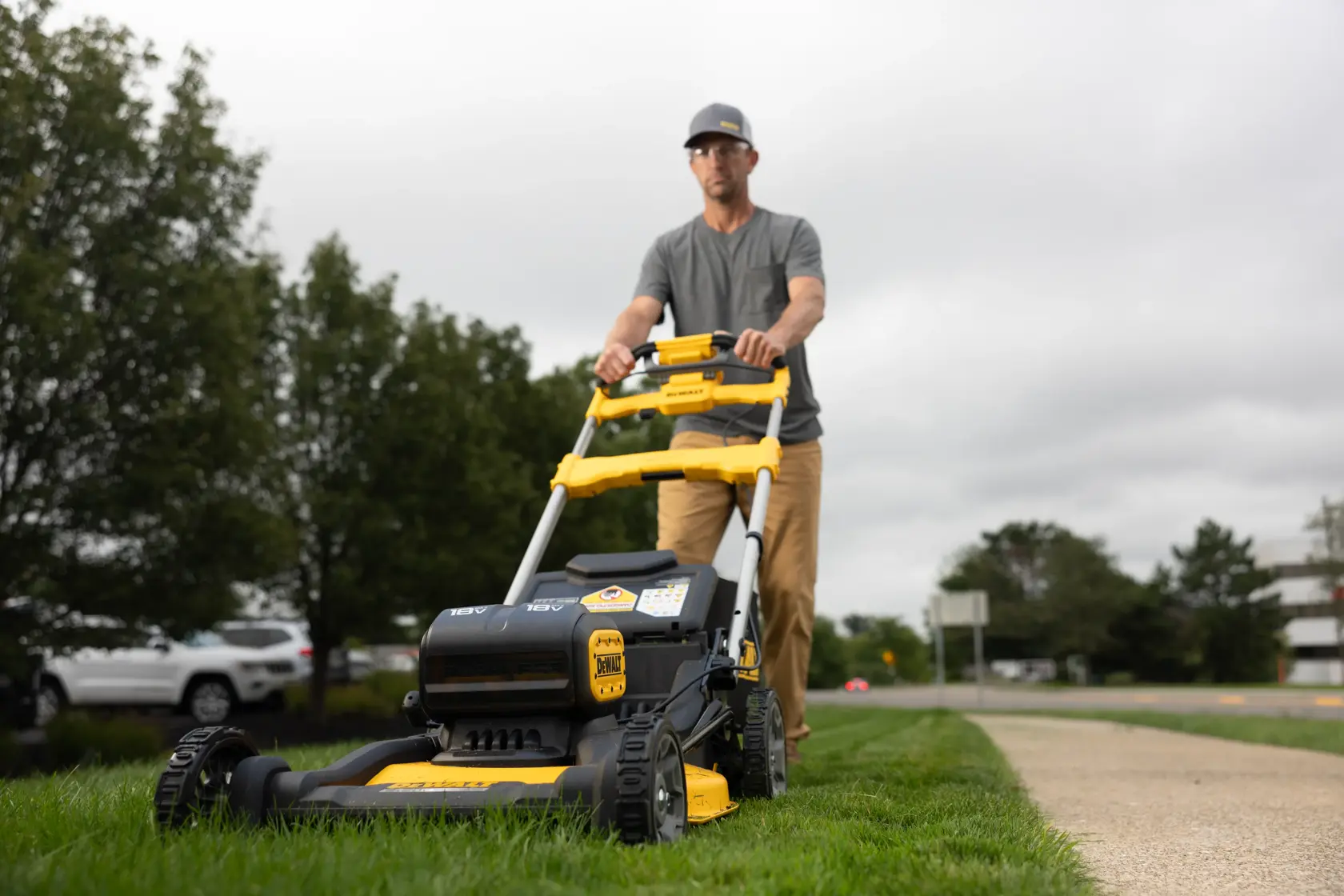 2 x 18V XR® 53cm Self-propelled Lawn Mower Powered By Two Batteries - Bare Tool Only