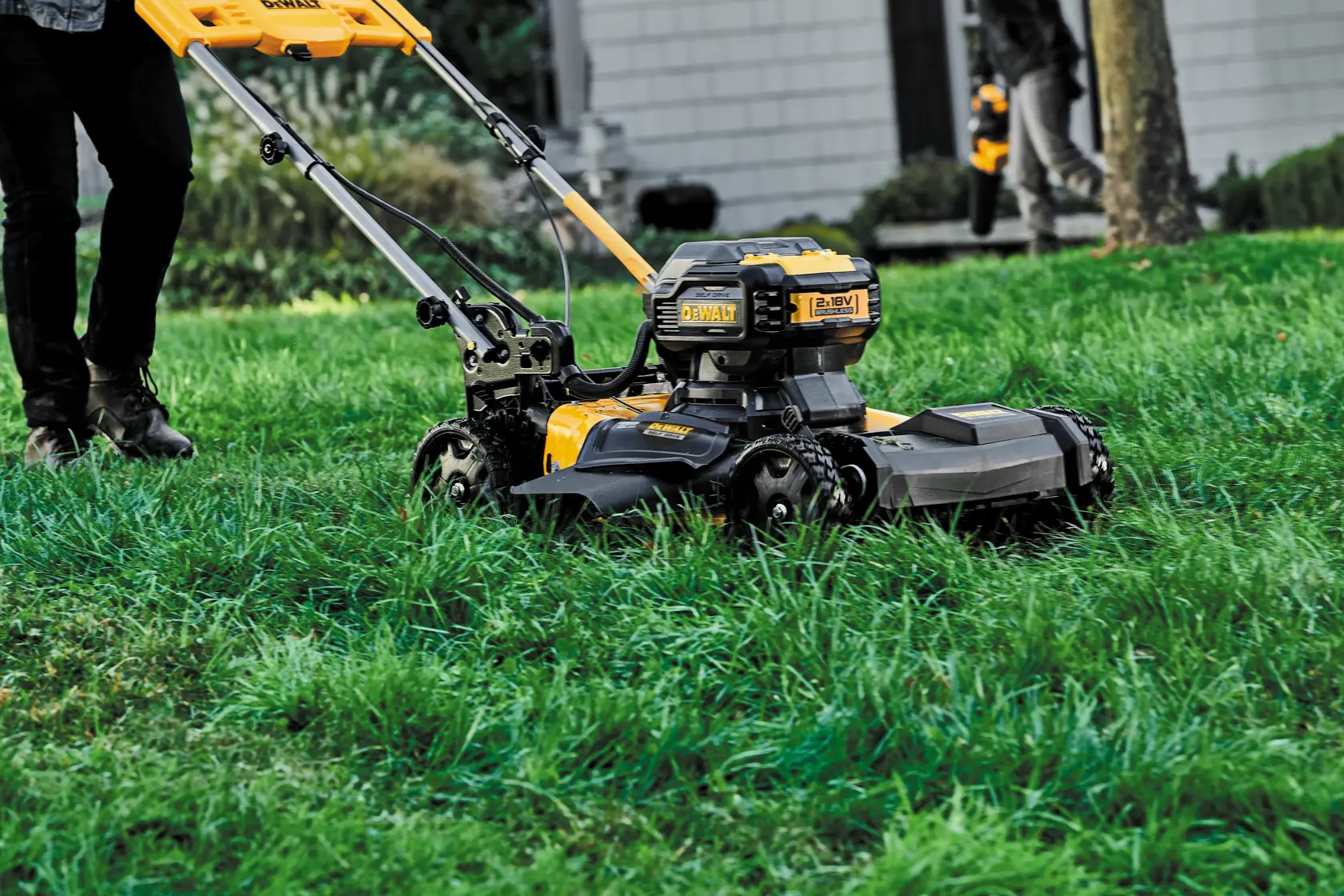 2 x 18V XR® Brushless Self-propelled Lawn Mower (Tool Only)