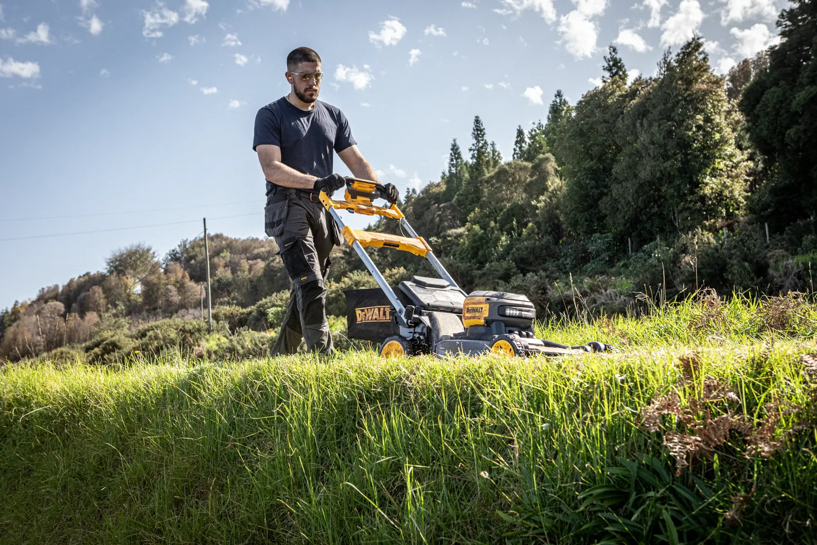 54V XR FLEXVOLT® Dual Battery 53cm Self-Propelled Mower