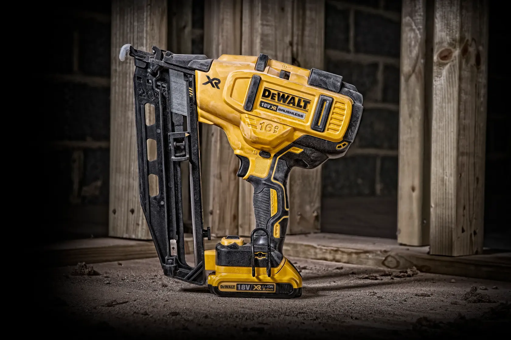18V XR® Brushless 16 Gauge Second Fix Nailer (16 Gauge) (2 X 2 Ah)