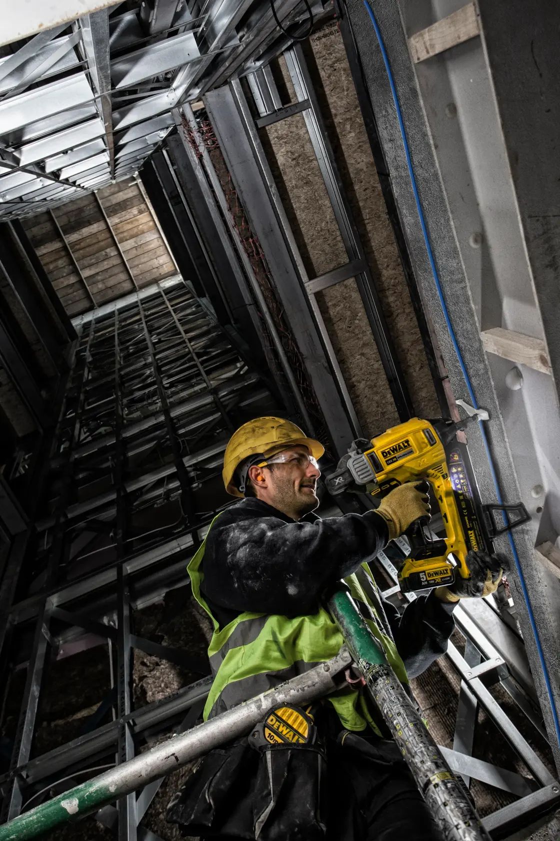18V XR® Brushless Concrete Nailer - 2 X 5Ah