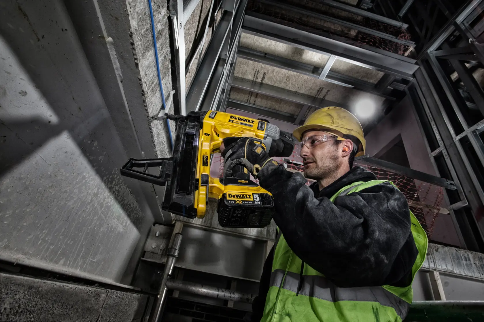 18V XR® Brushless Concrete Nailer - 2 X 5Ah