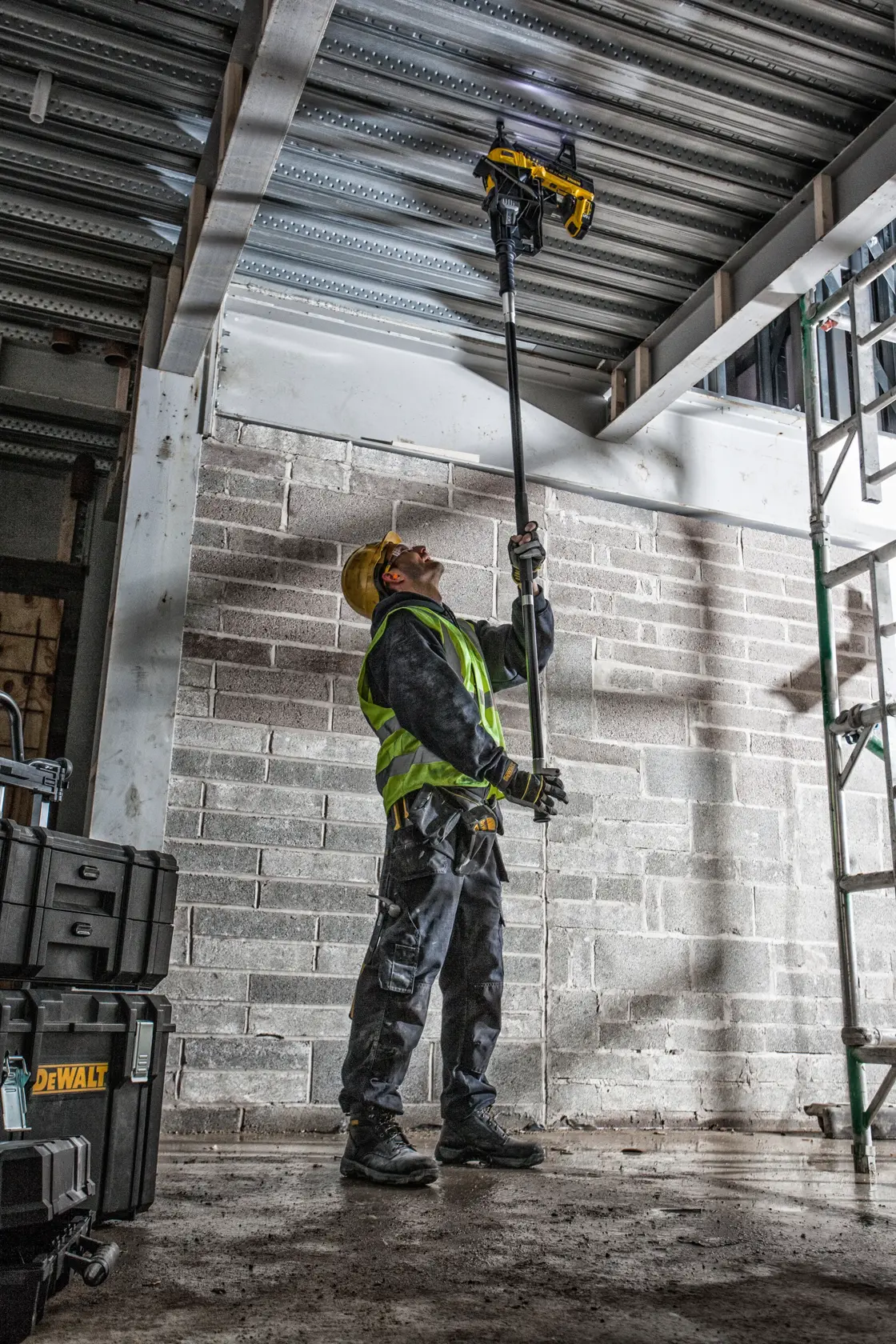 18V XR® Brushless Concrete Nailer - 2 X 5Ah