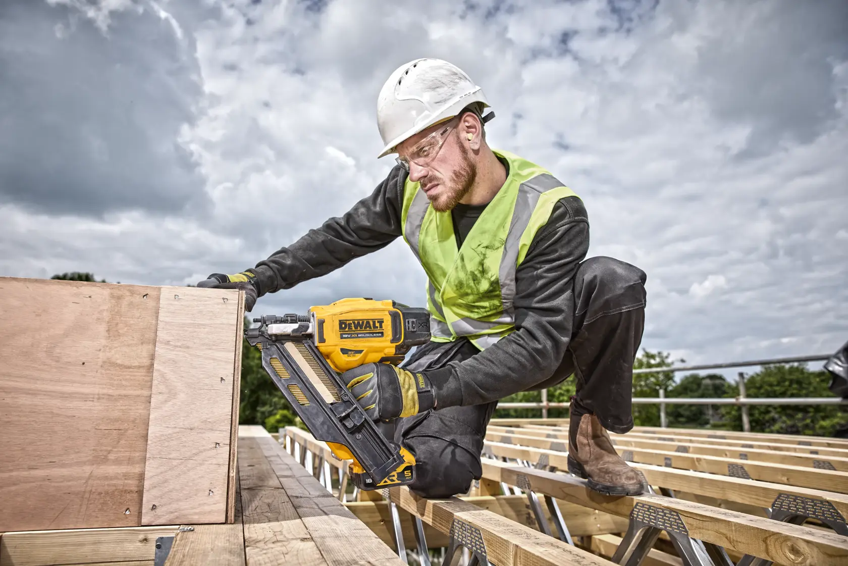18V XR® Brushless 33° 90 mm Framing Nailer - Bare Tool Only