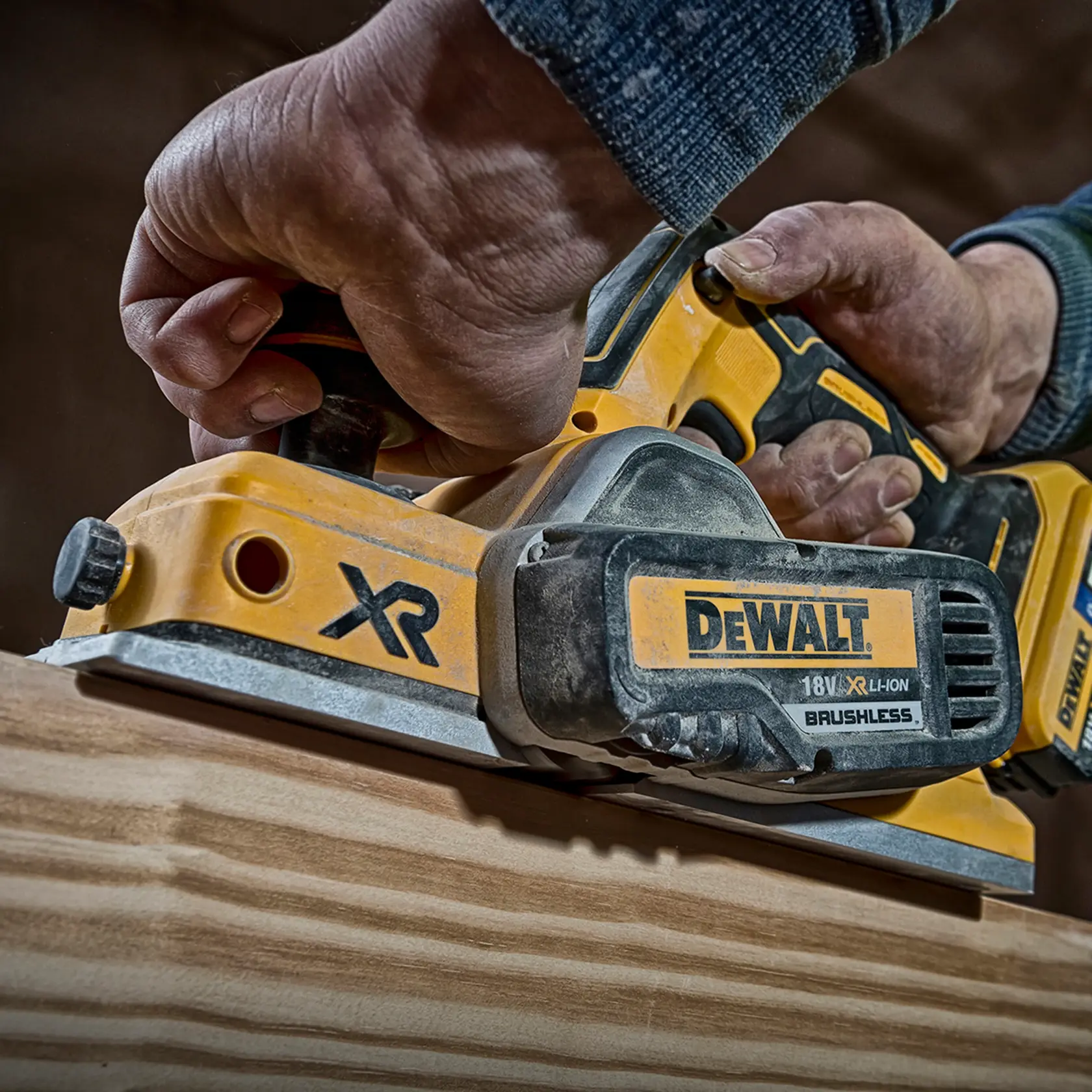 18V XR® Brushless Planer - 2 X 5Ah