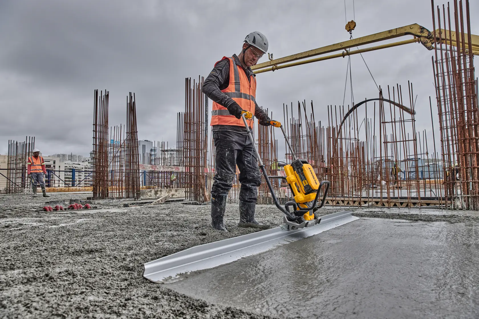 PowersHIFT™ Vibrating Screed