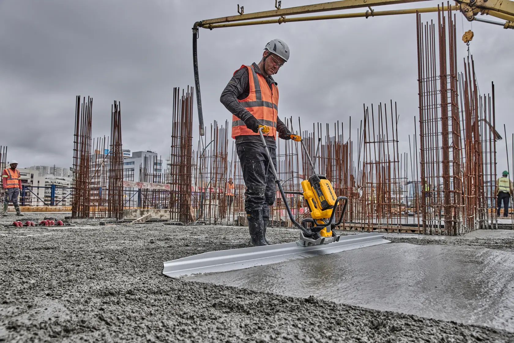 PowersHIFT™ Vibrating Screed