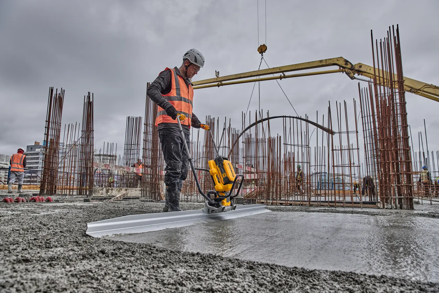 PowersHIFT™ Vibrating Screed