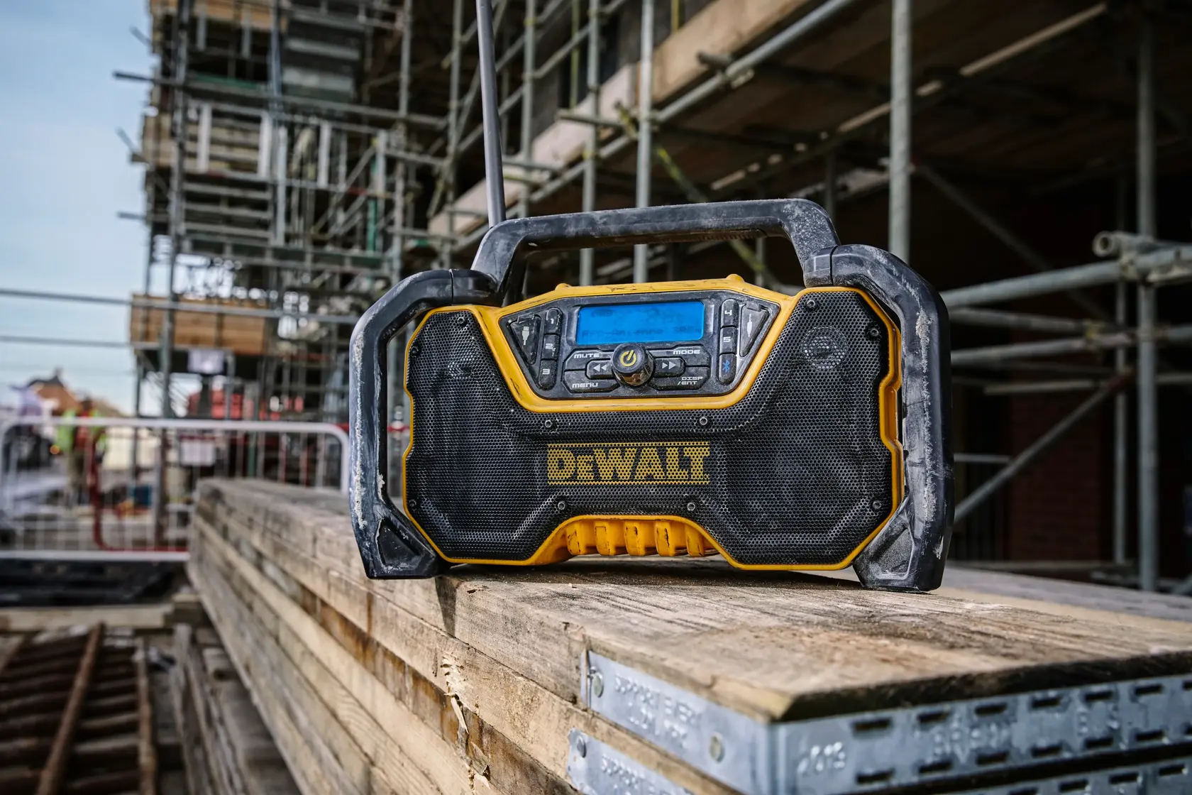 18V XR® Full-Sized Bluetooth Radio (Tool Only)