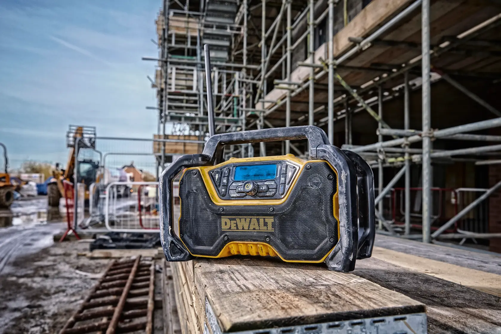 18V XR® Full-Sized Bluetooth Radio (Tool Only)