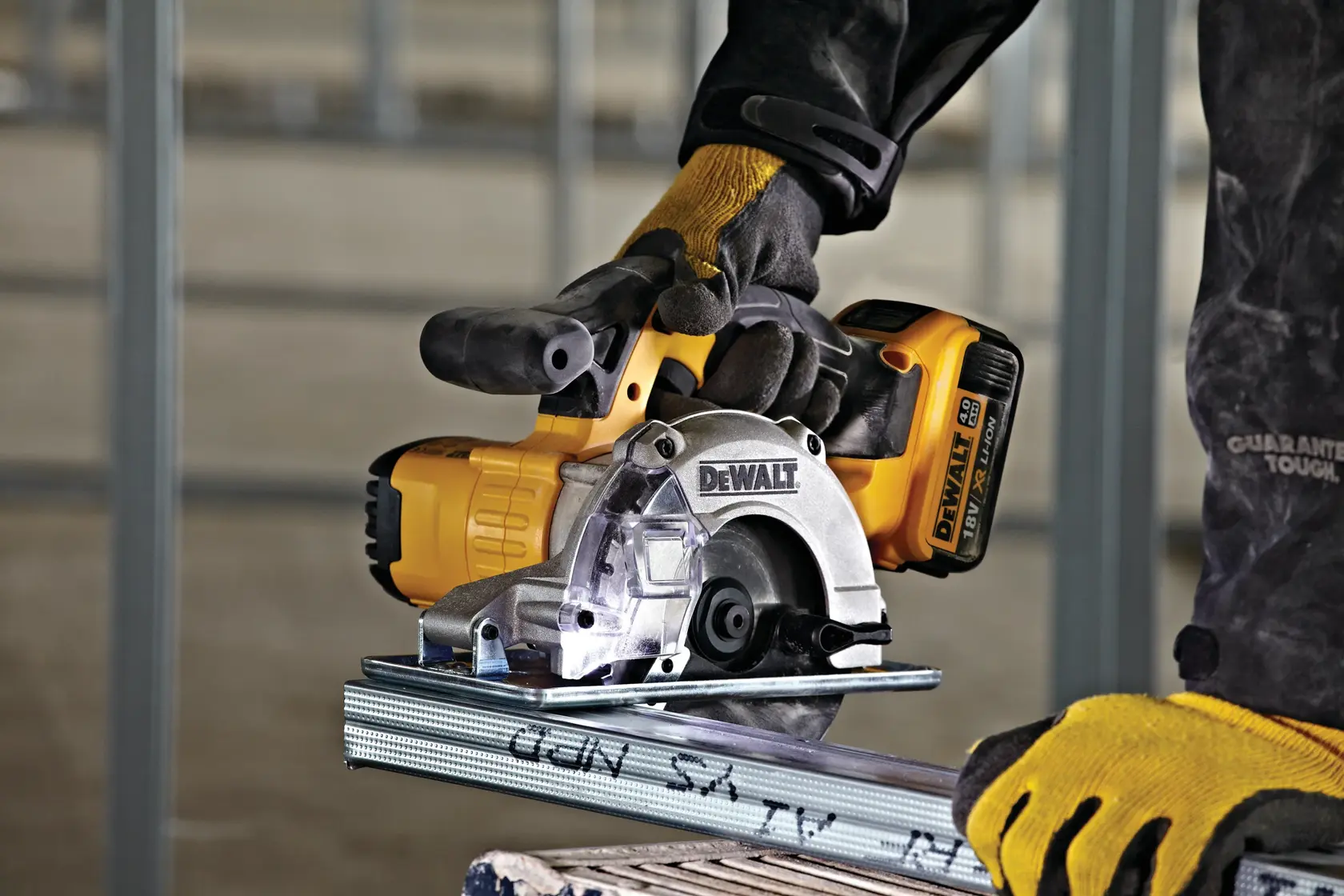 18V XR® Brushless 140mm Metal Cutting Circular Saw - Tool Only