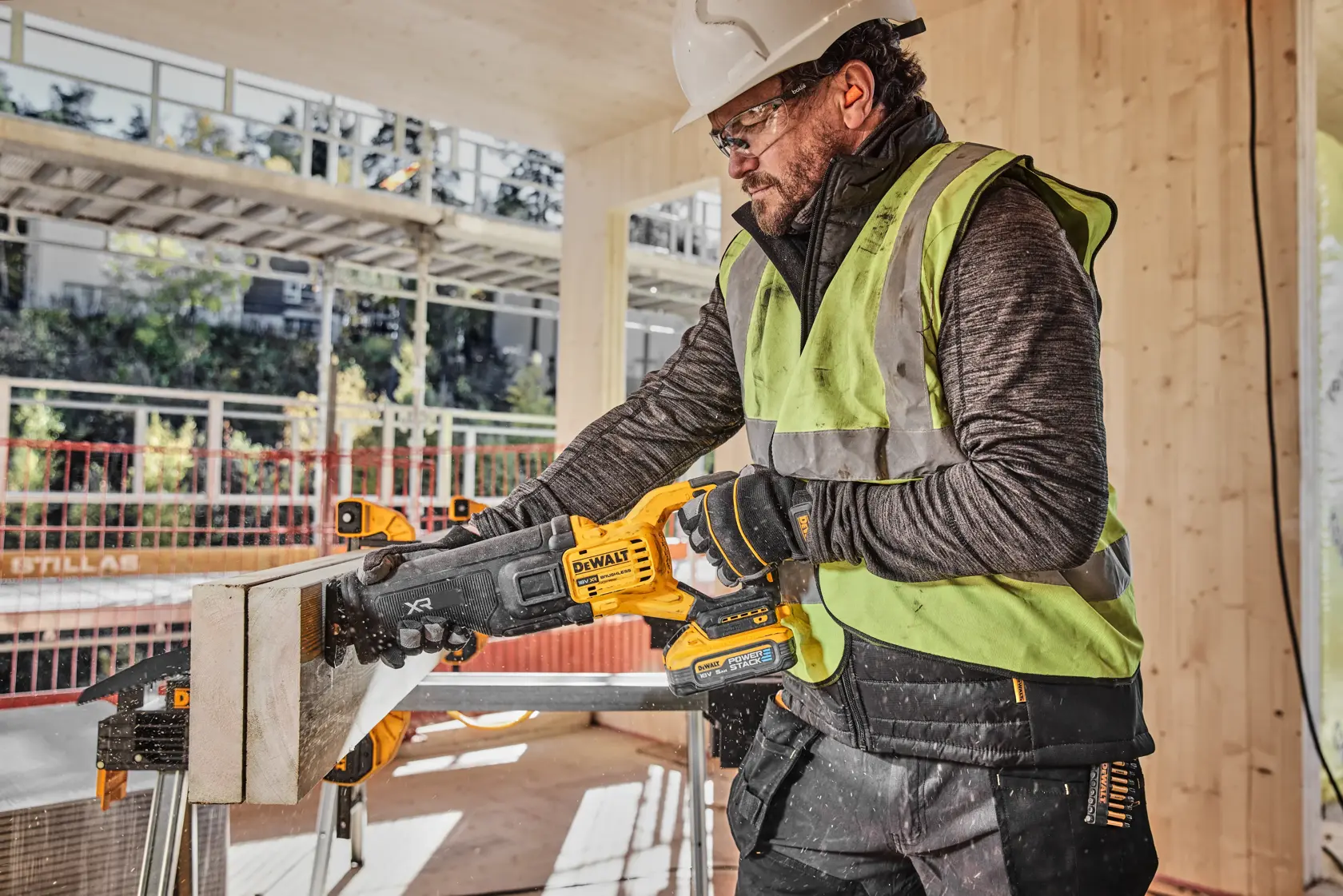 18V XR® Brushless Reciprocating Saw - 2 x POWERSTACK™ 5Ah
