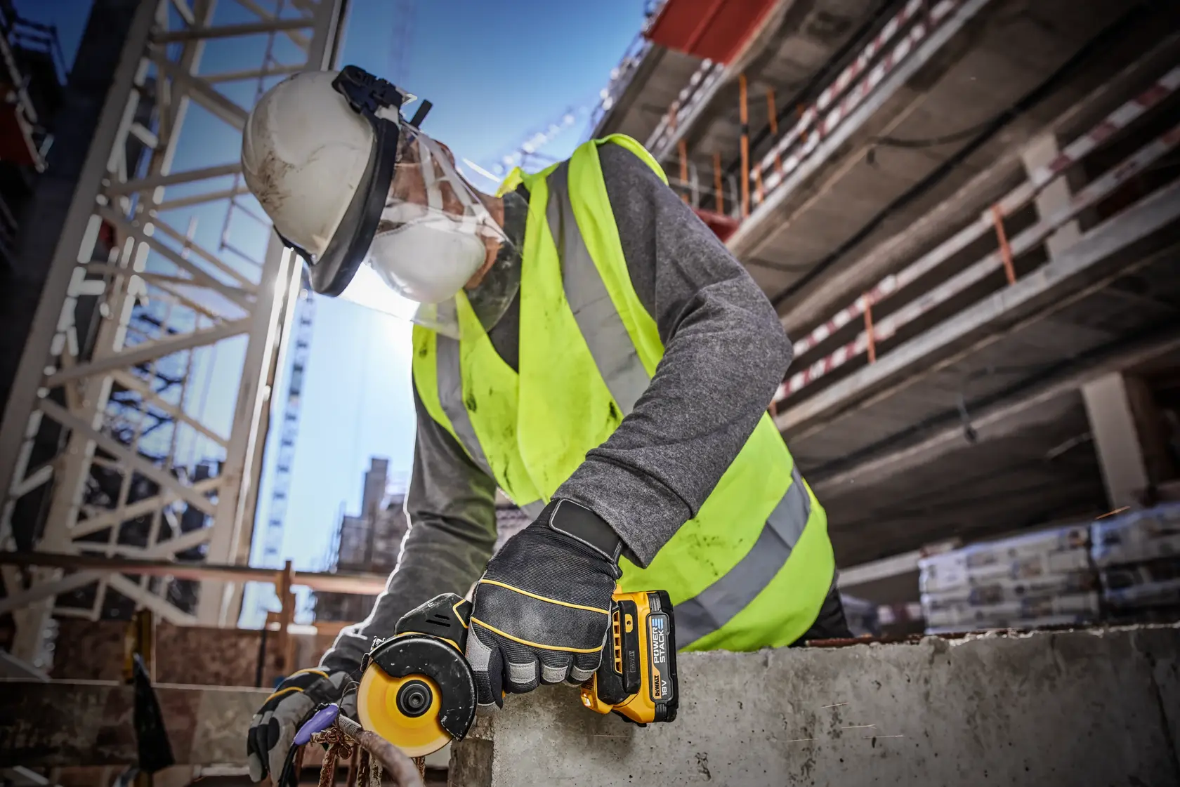 18V XR® Brushless 76mm Cut-Off Tool - 2 x POWERSTACK™ 1.7Ah