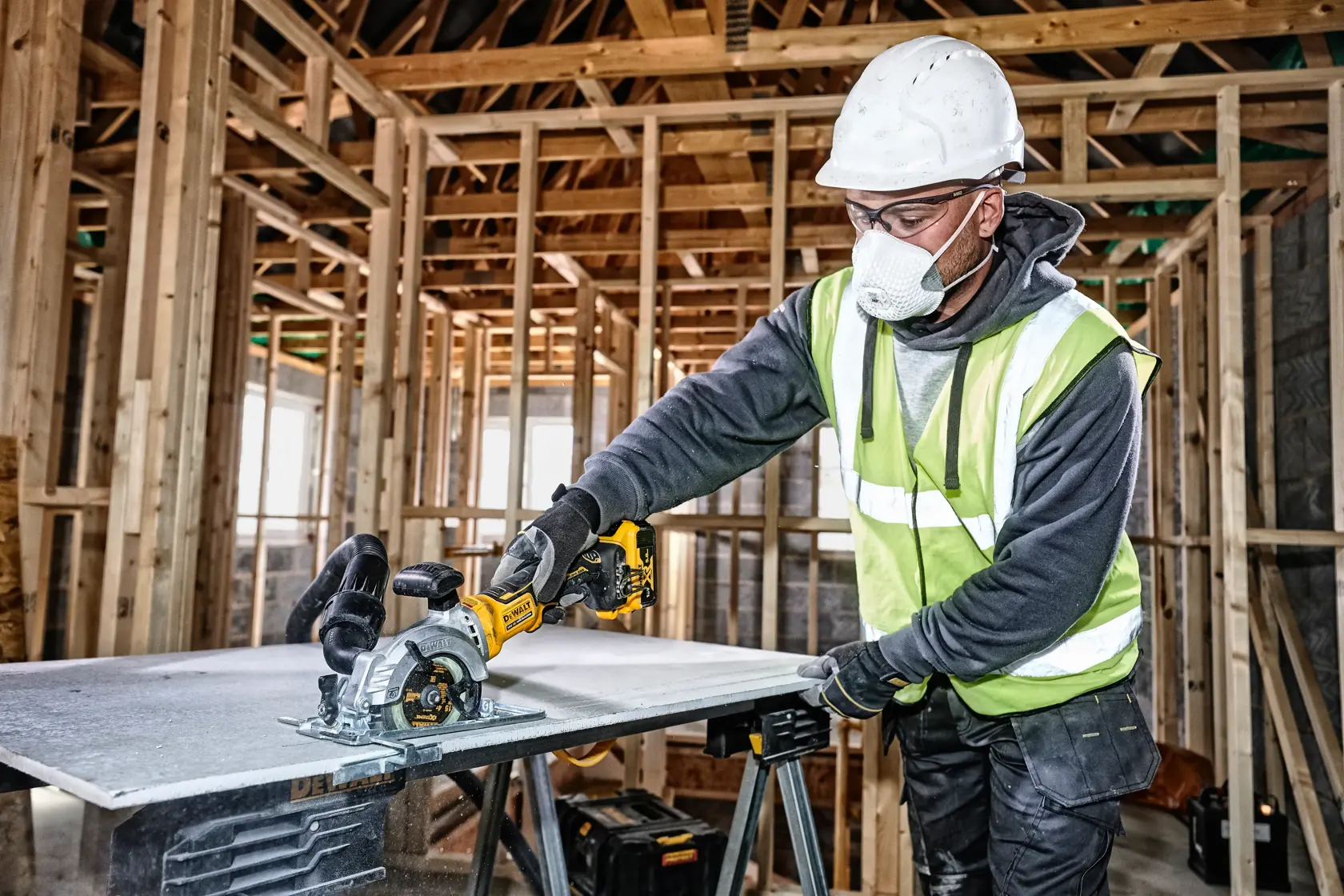 18V XR® Brushless 115 mm Compact Circular Saw - Tool Only