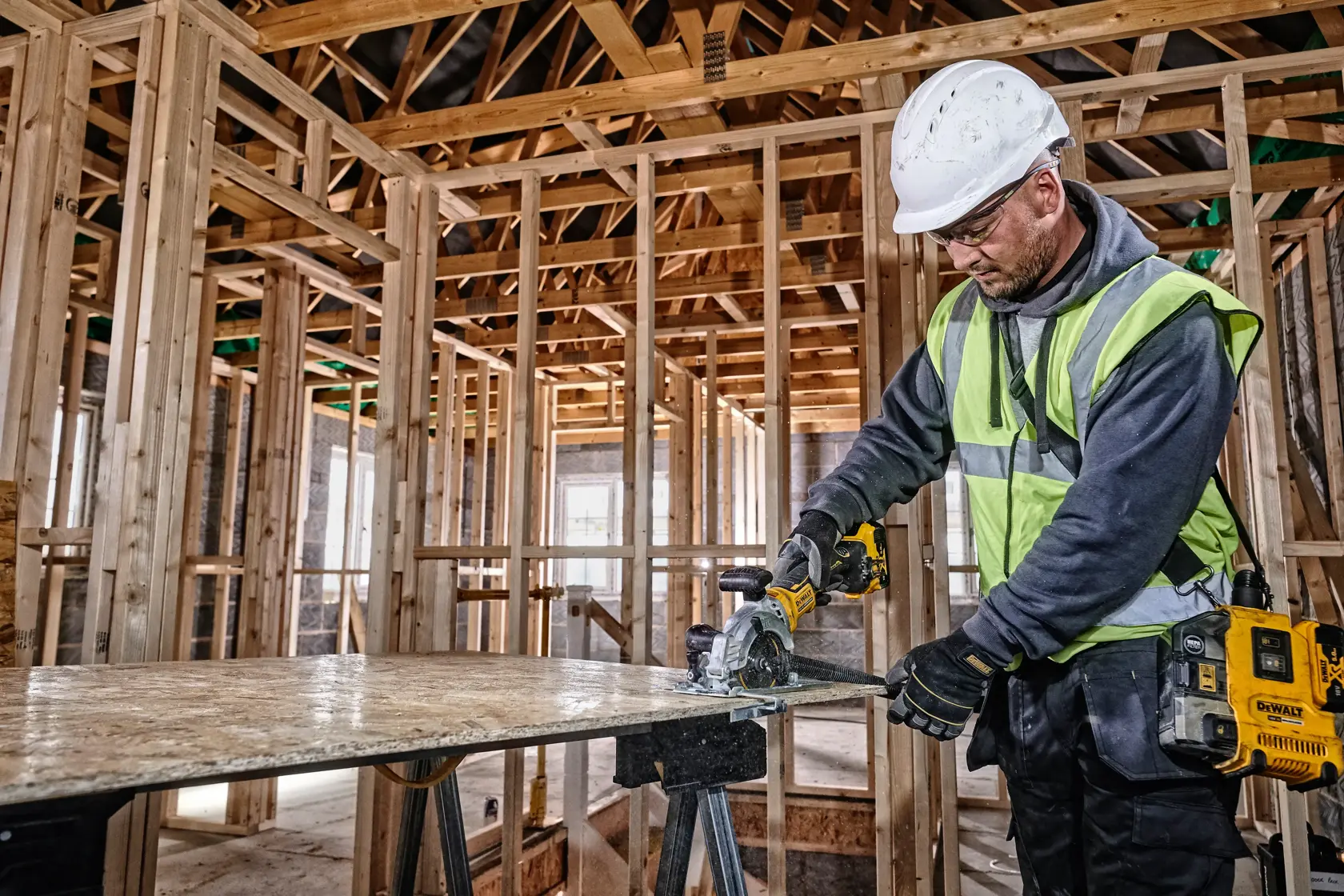 18V XR® Brushless 115 mm Compact Circular Saw - Tool Only