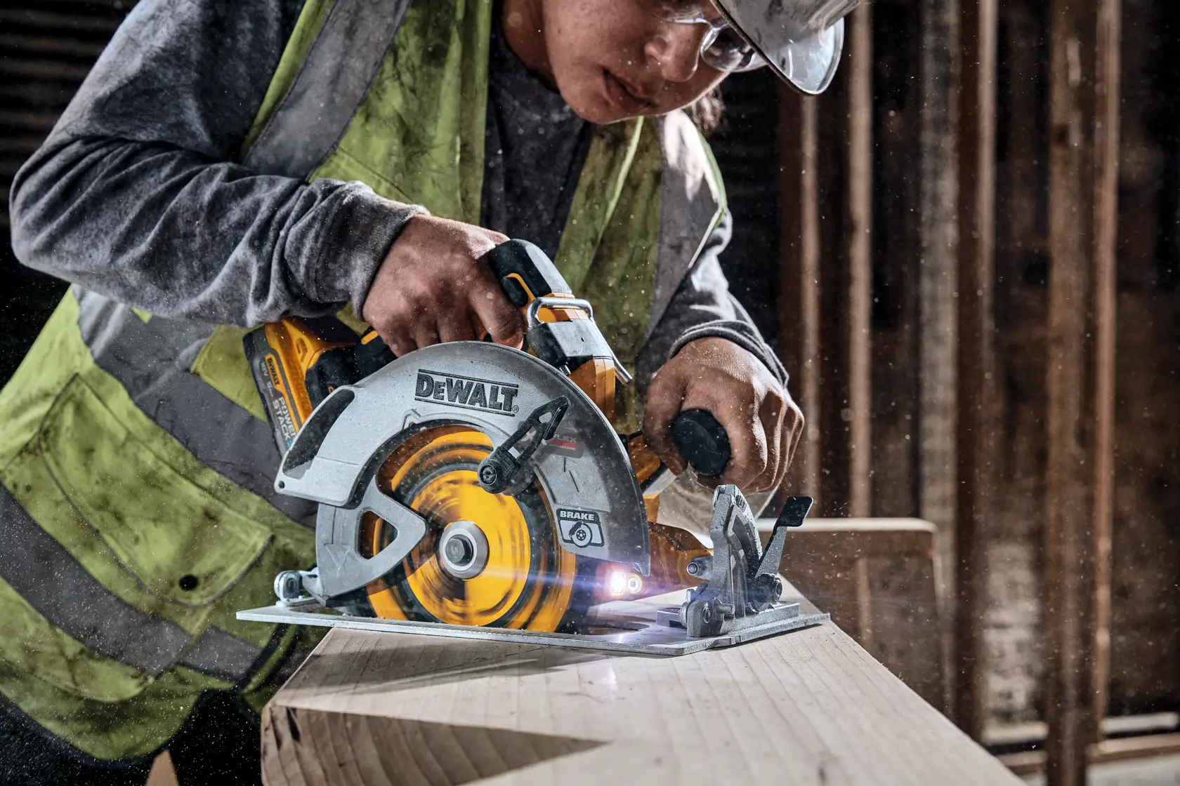 DEWALT 18V XR® Brushless 190 mm Circular Saw - 2 x POWERSTACK 5Ah