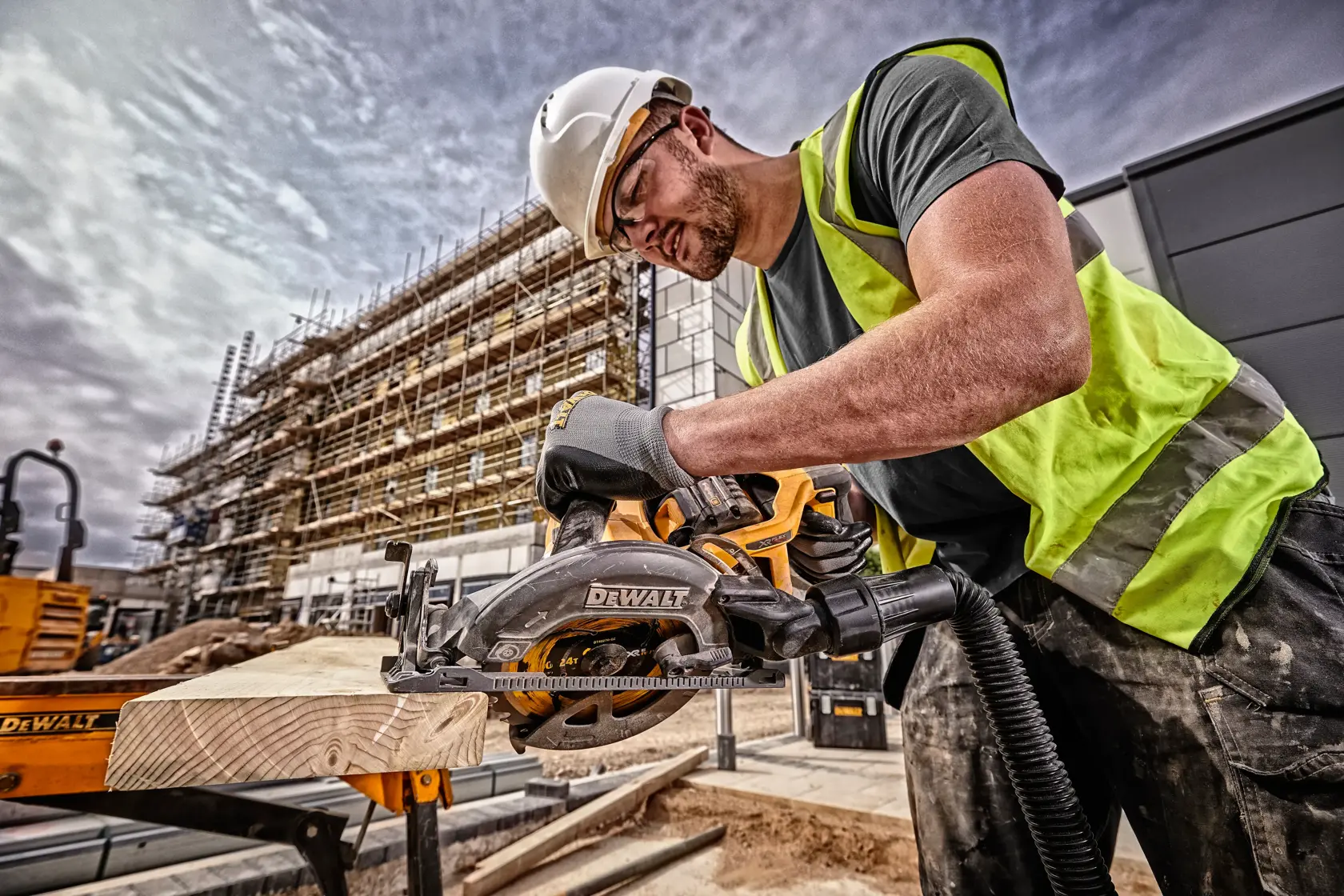 54V XR FLEXVOLT® 190 mm High Torque Circular Saw - 2 x 6Ah