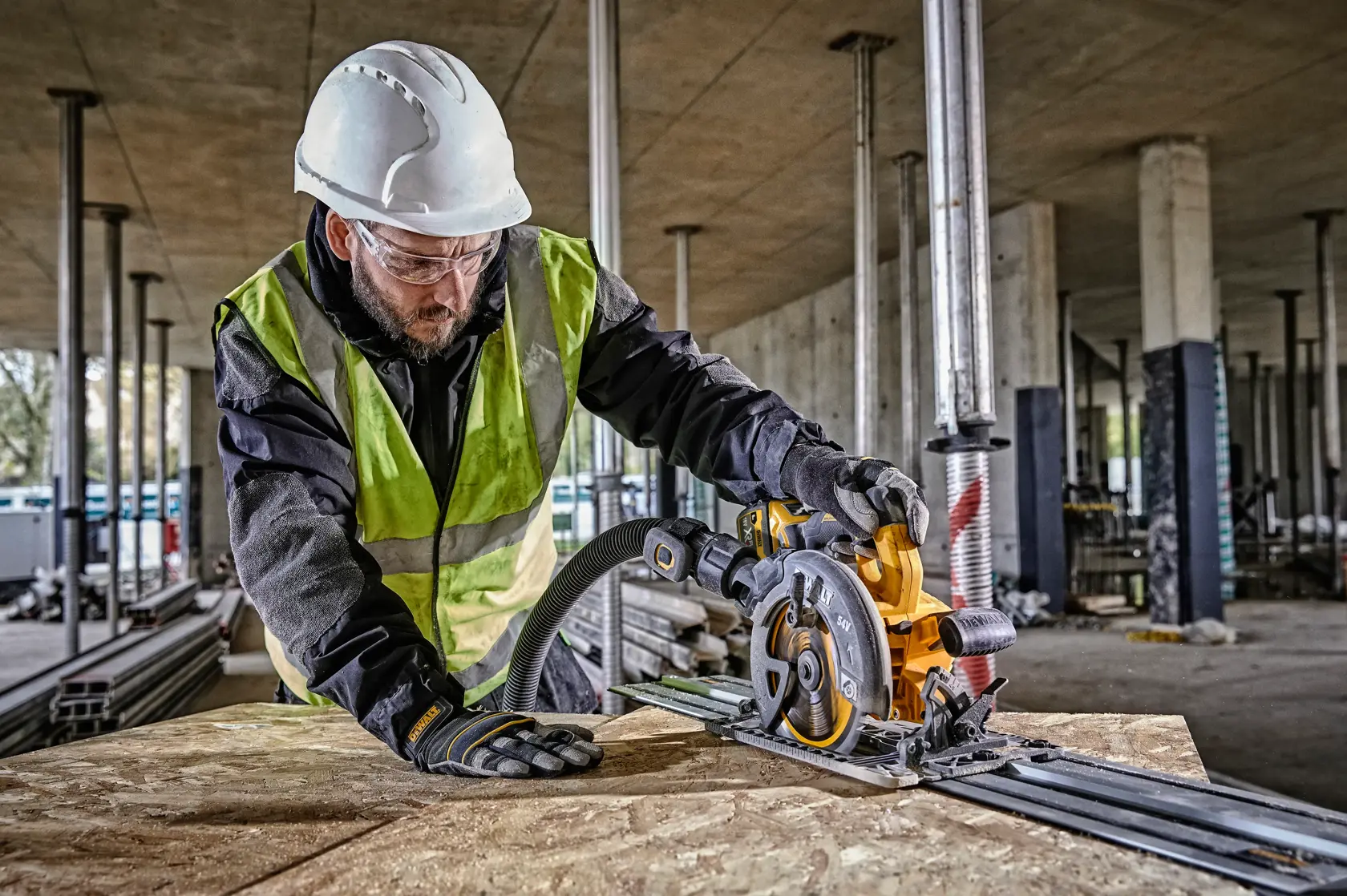 54V XR FLEXVOLT® 190 mm Rail Compatible Circular Saw - 2 x 6Ah