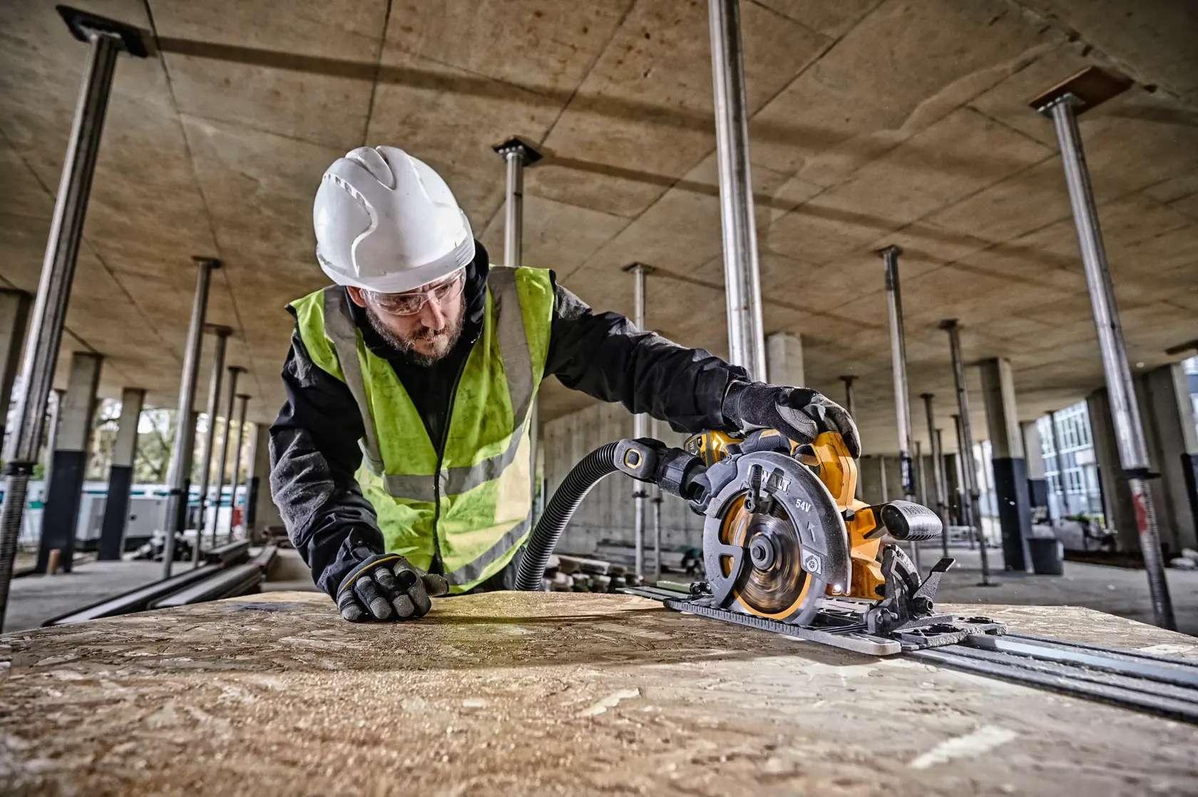 54V XR FLEXVOLT® 190 mm Rail Compatible Circular Saw - 2 x 6Ah
