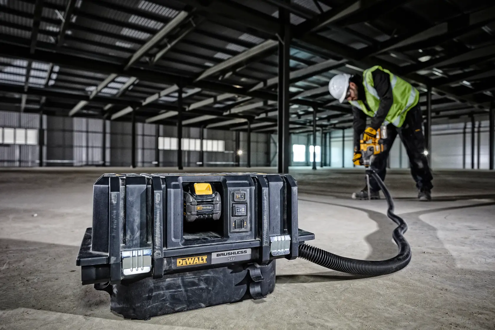 54V XR FLEXVOLT® M-Class Wet/Dry Dust Extractor - 2 x 6Ah