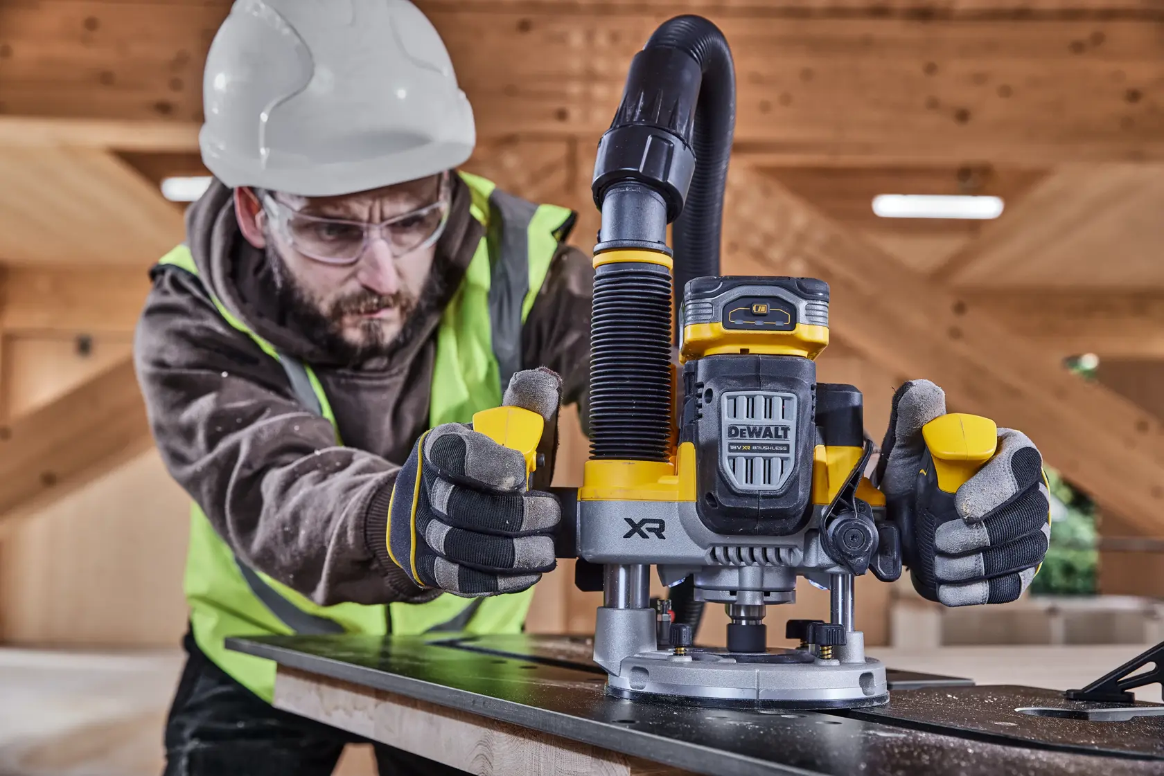 18V XR® 1/2" Plunge Router - 2 X 5Ah