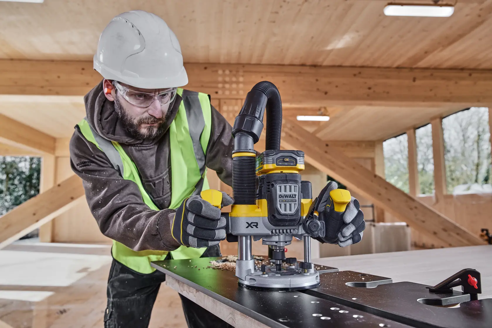 18V XR® 1/2" Plunge Router - 2 X 5Ah