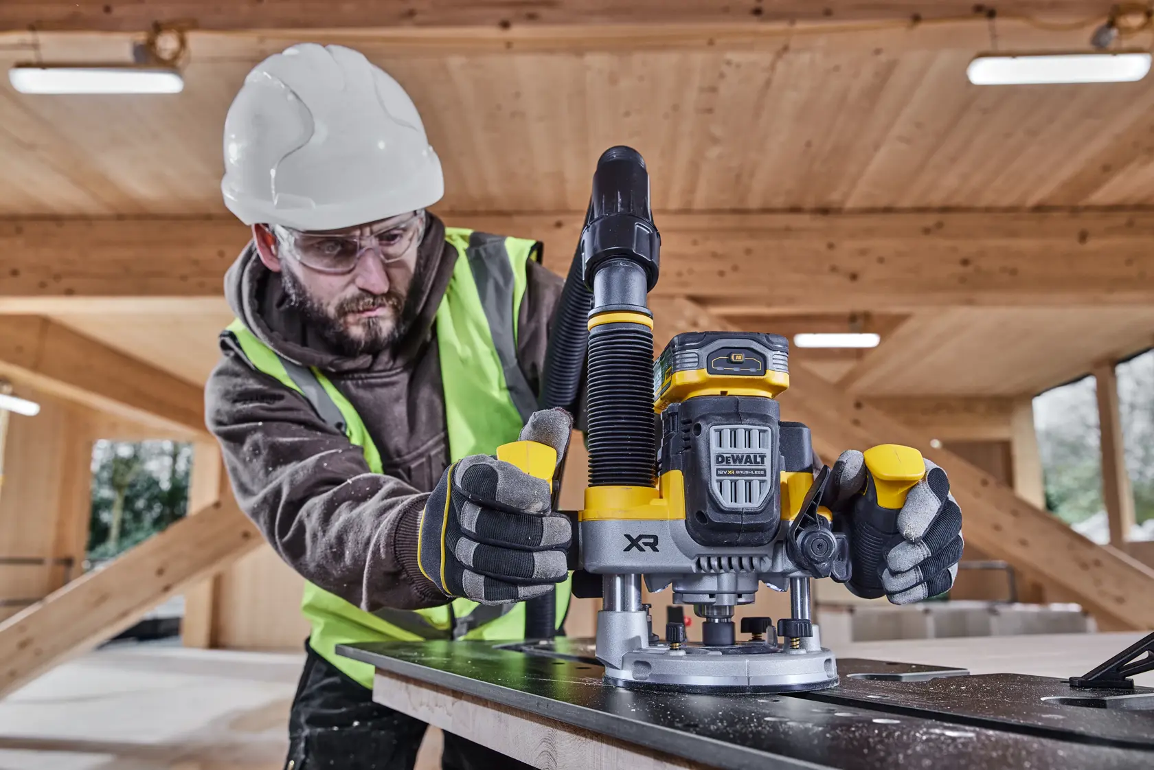 18V XR® 1/2" Plunge Router - 2 X 5Ah