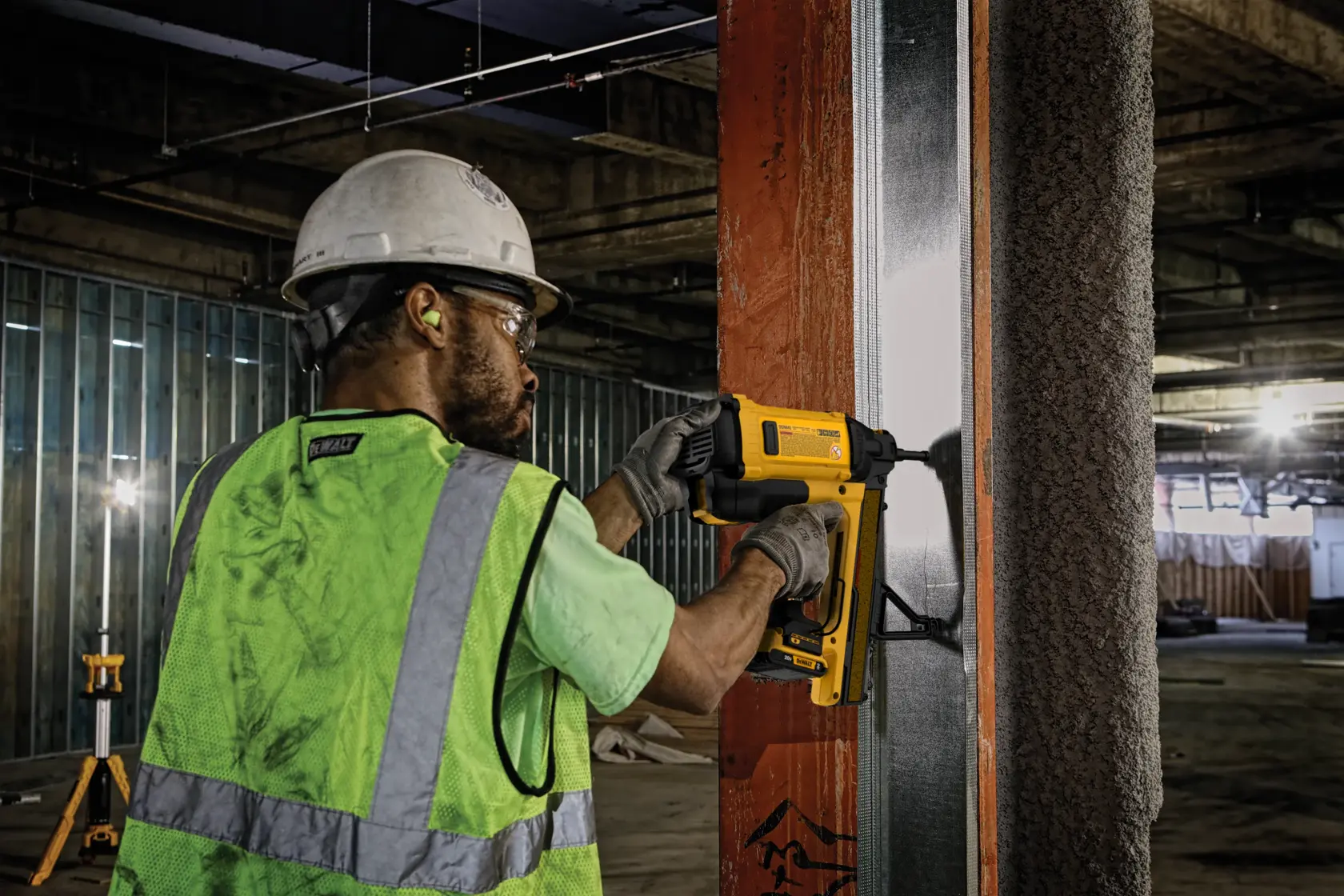 18V XR® Gas Concrete Nailer - 1 x 2AH