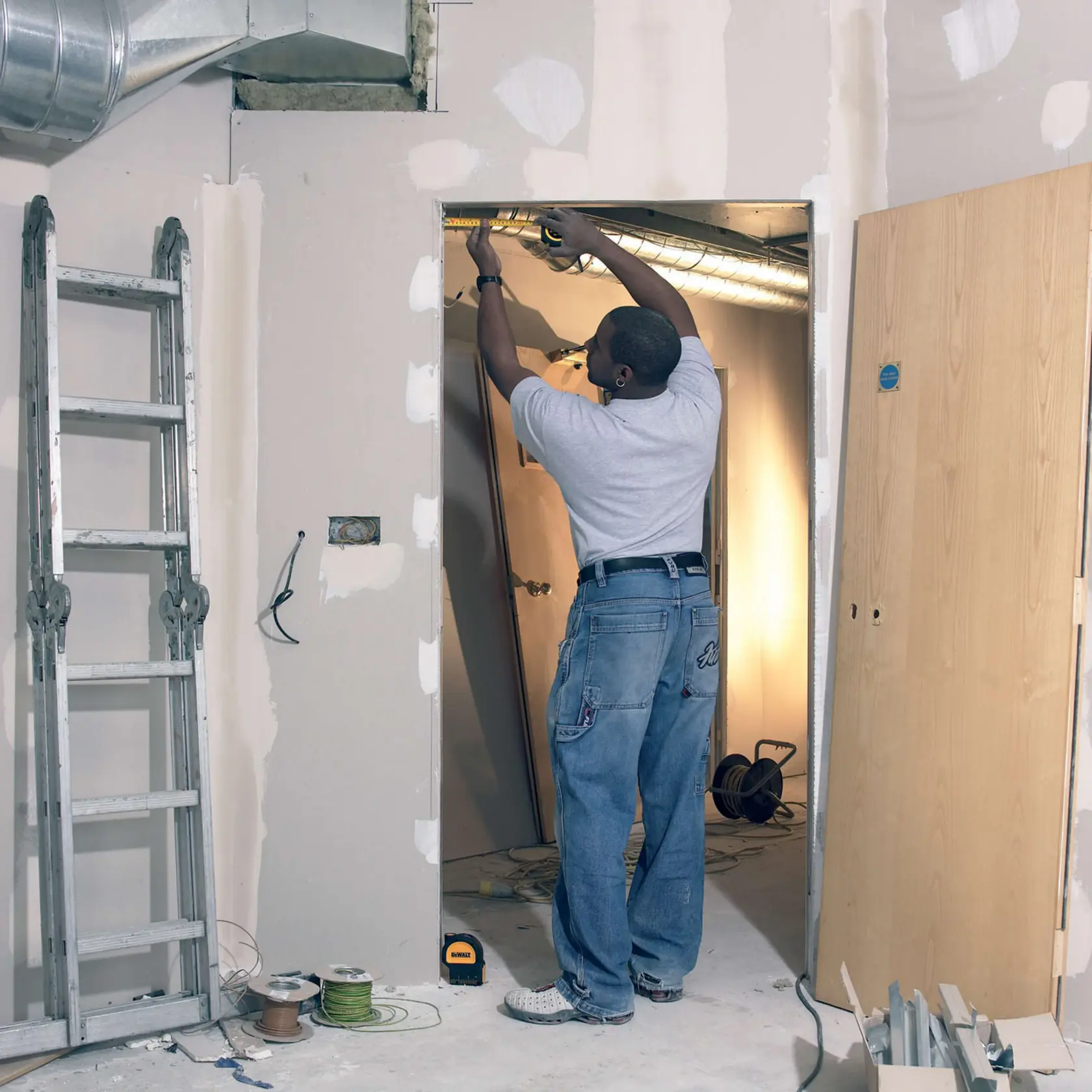 Alkaline Cross Line Laser With Plumb Up and Down