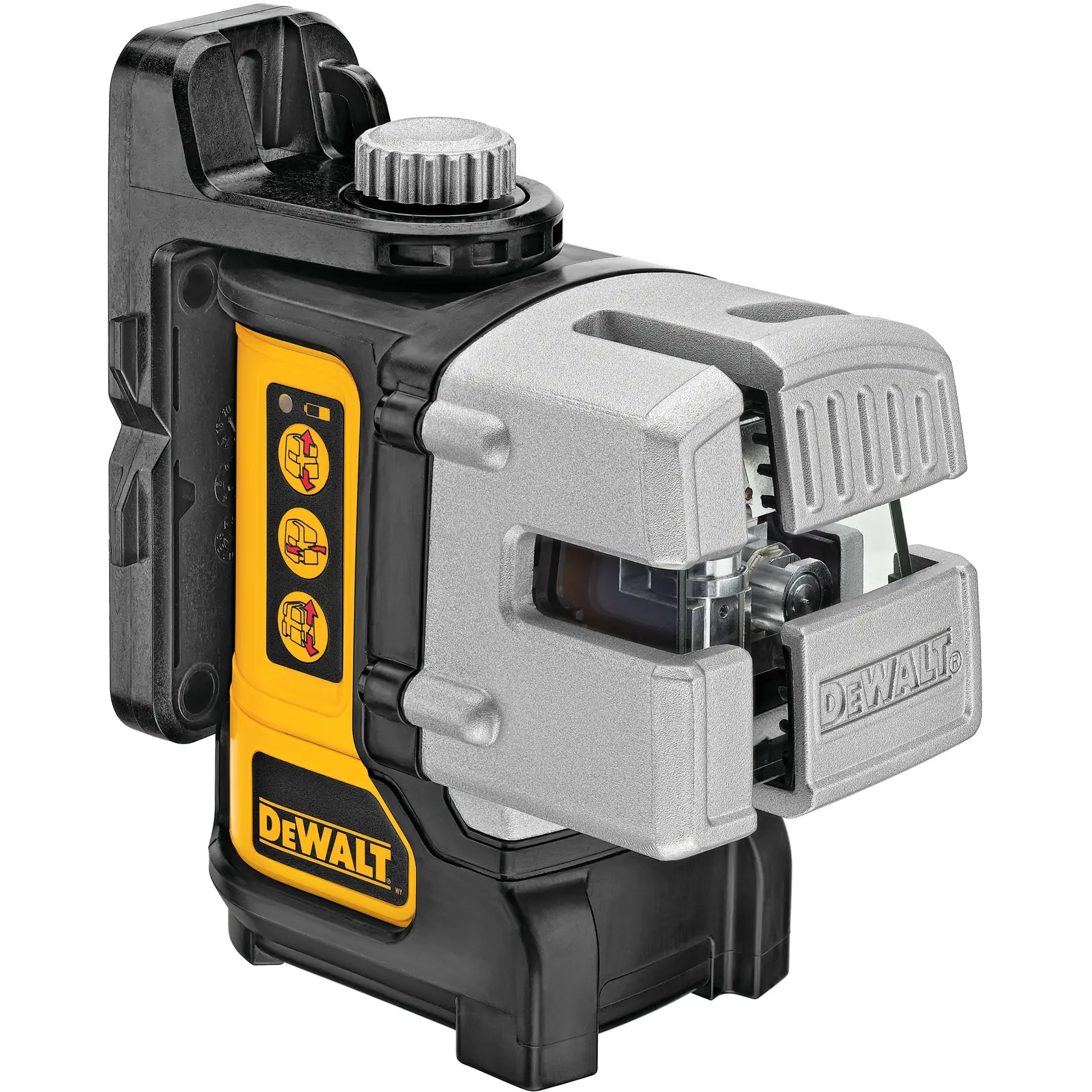 Un niveau laser DEWALT DW089K est placé au sol sur un chantier de construction, tandis qu’un ouvrier portant un casque et une ceinture à outils mesure avec un mètre ruban sur le sol. L’arrière-plan montre divers équipements de construction, des échelles et des tuyaux du plafond exposés.