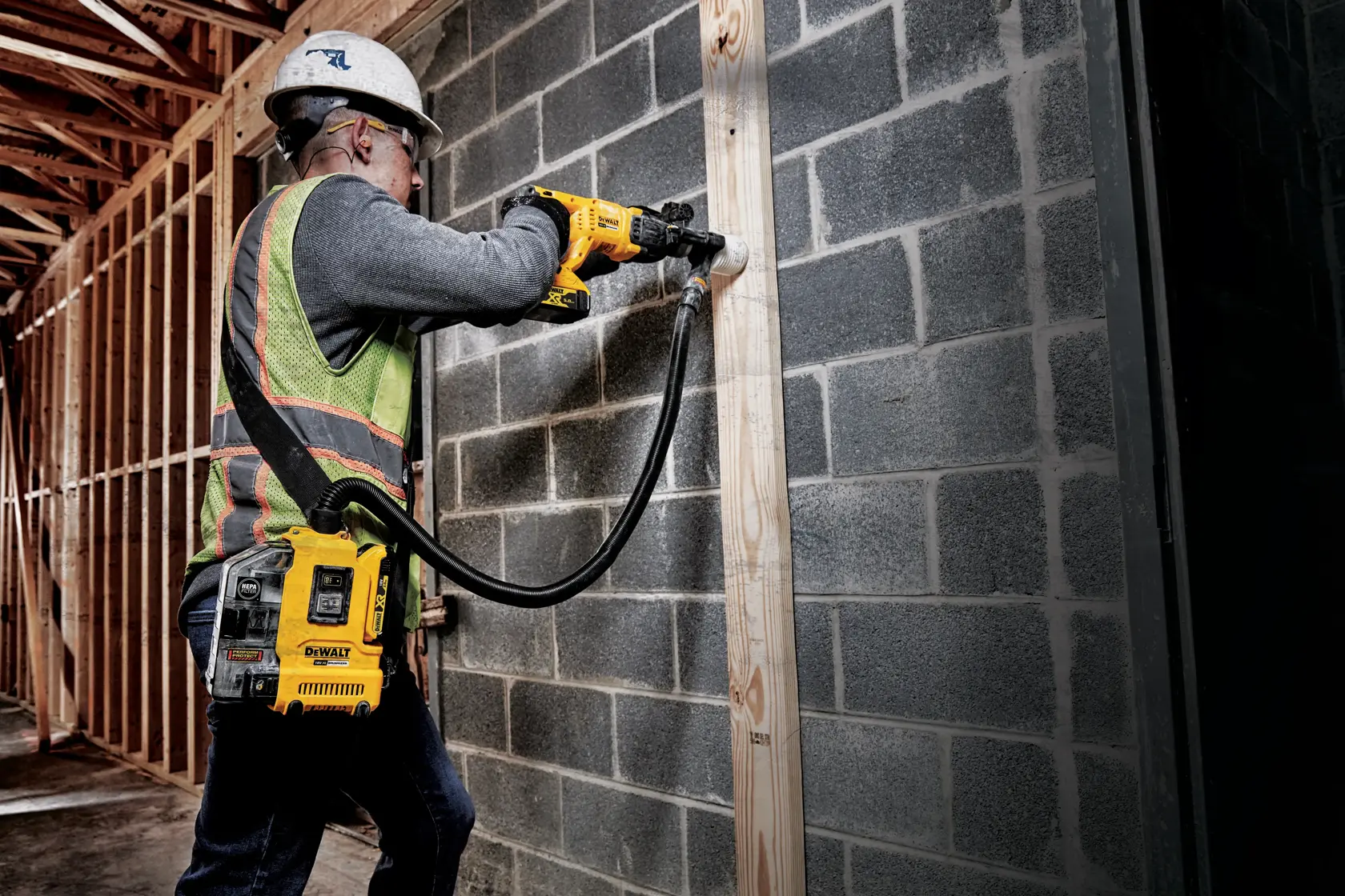 18V XR® Universal Dust Extractor - 1 X 2Ah