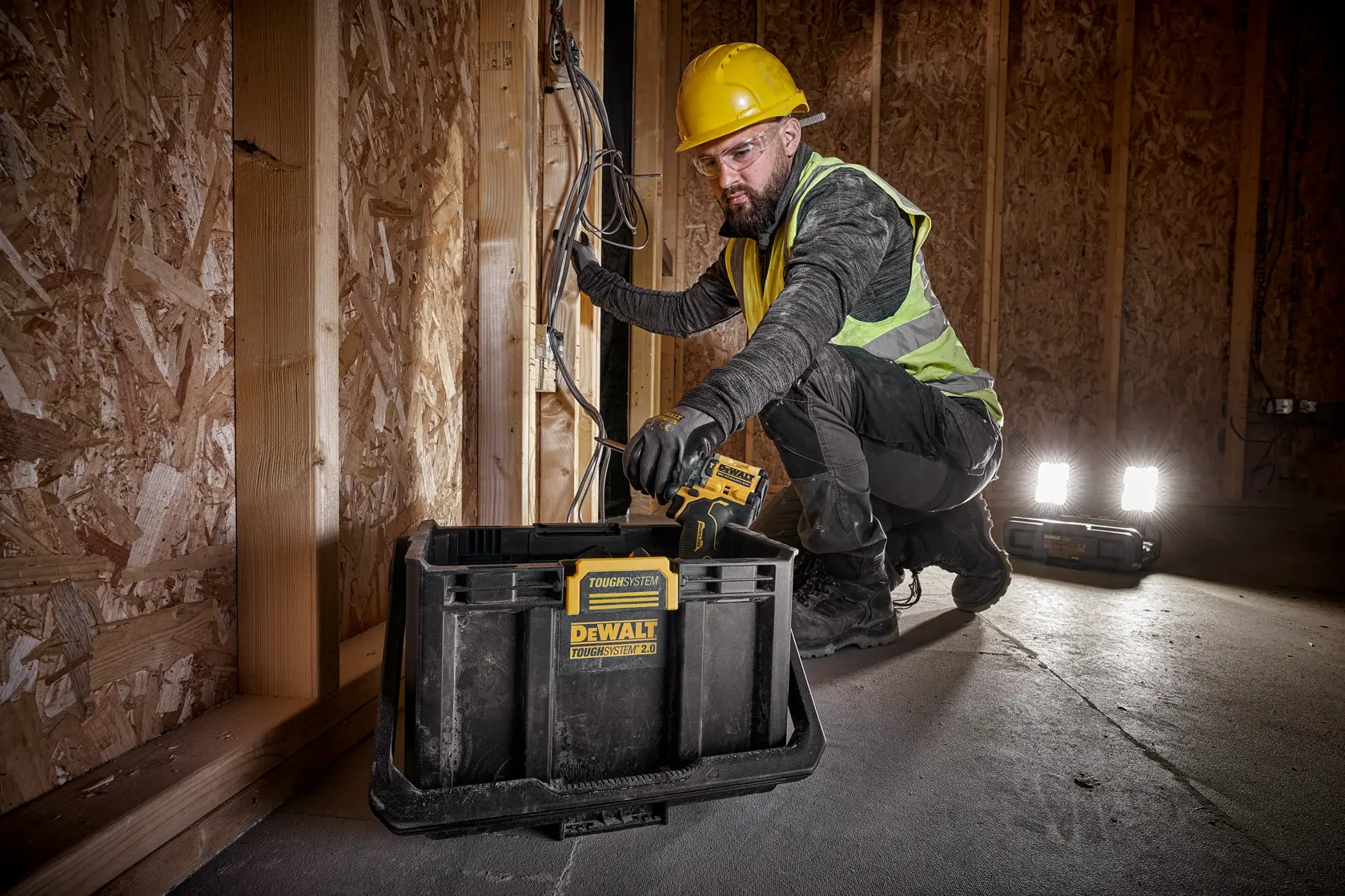 TOUGHSYSTEM 2.0® Adjustable Work Light With Storage